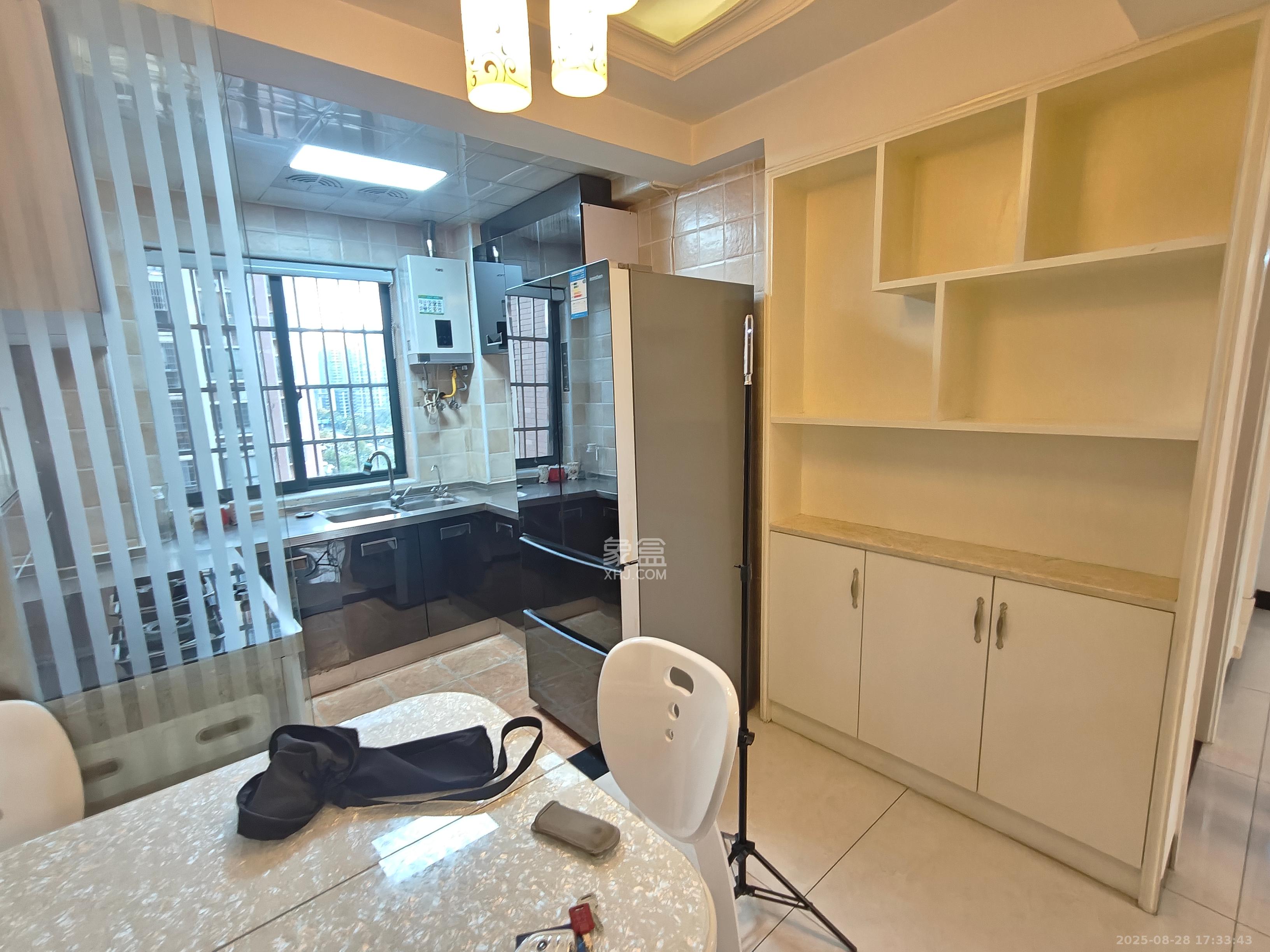 山水新城 2室2厅1卫 2000.00元/月 山水新城 2室2厅1卫 2000.00元/月室内图