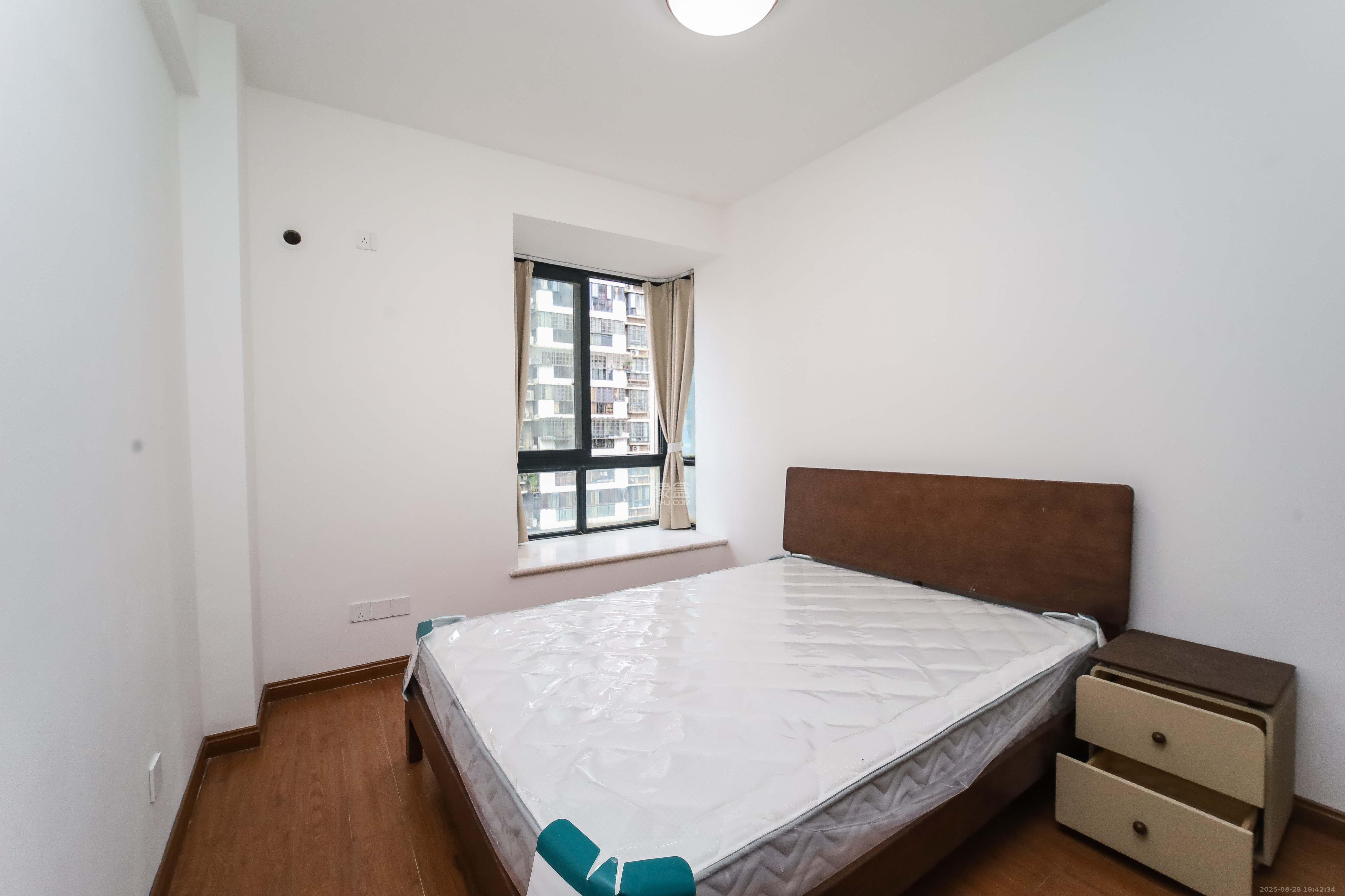 浏阳河畔家园  3室2厅1卫    136.0万 浏阳河畔家园  3室2厅1卫    136.0万卧室