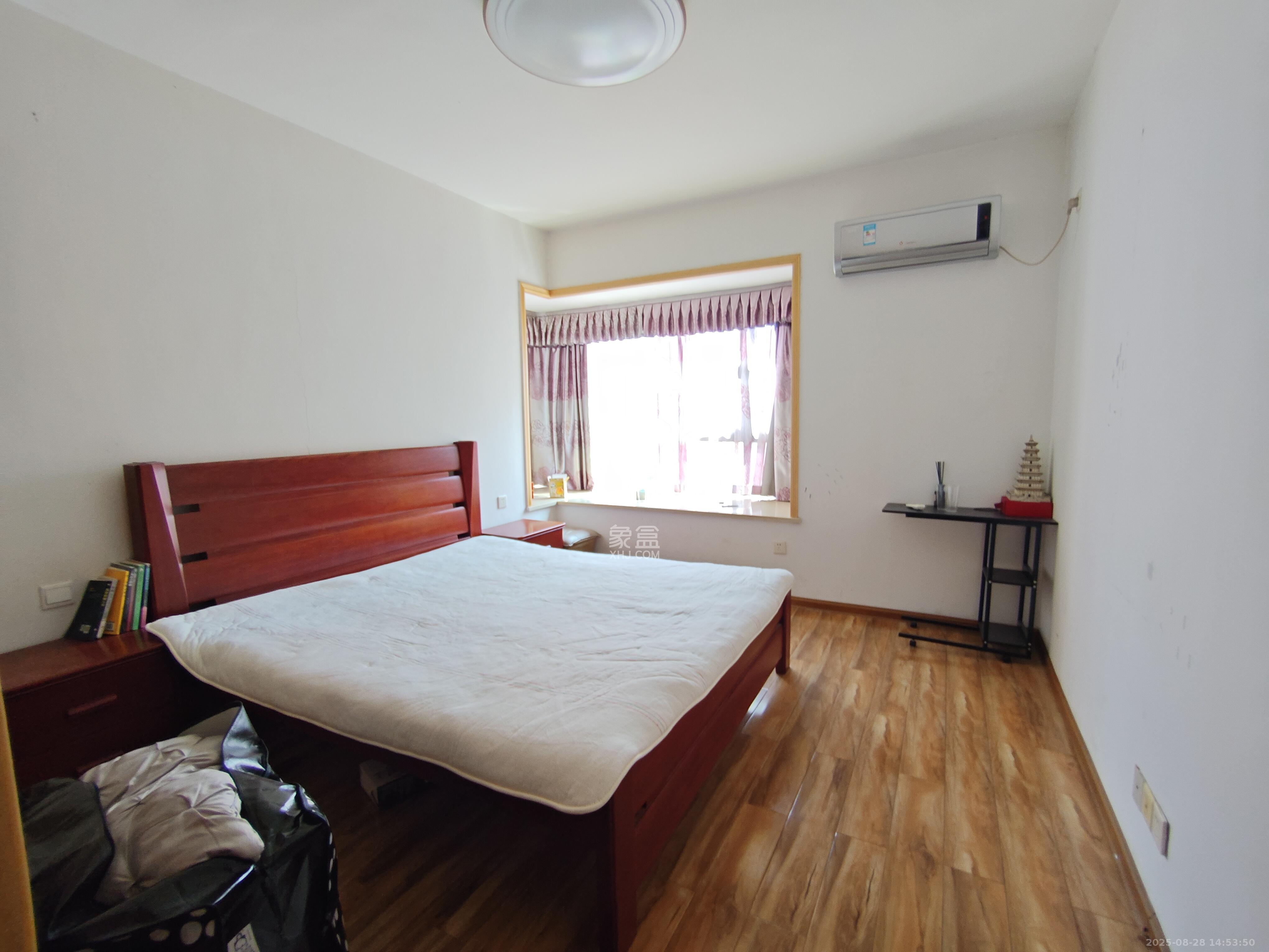 保利麓谷林语A区  3室2厅1卫   2300.00元/月室内图