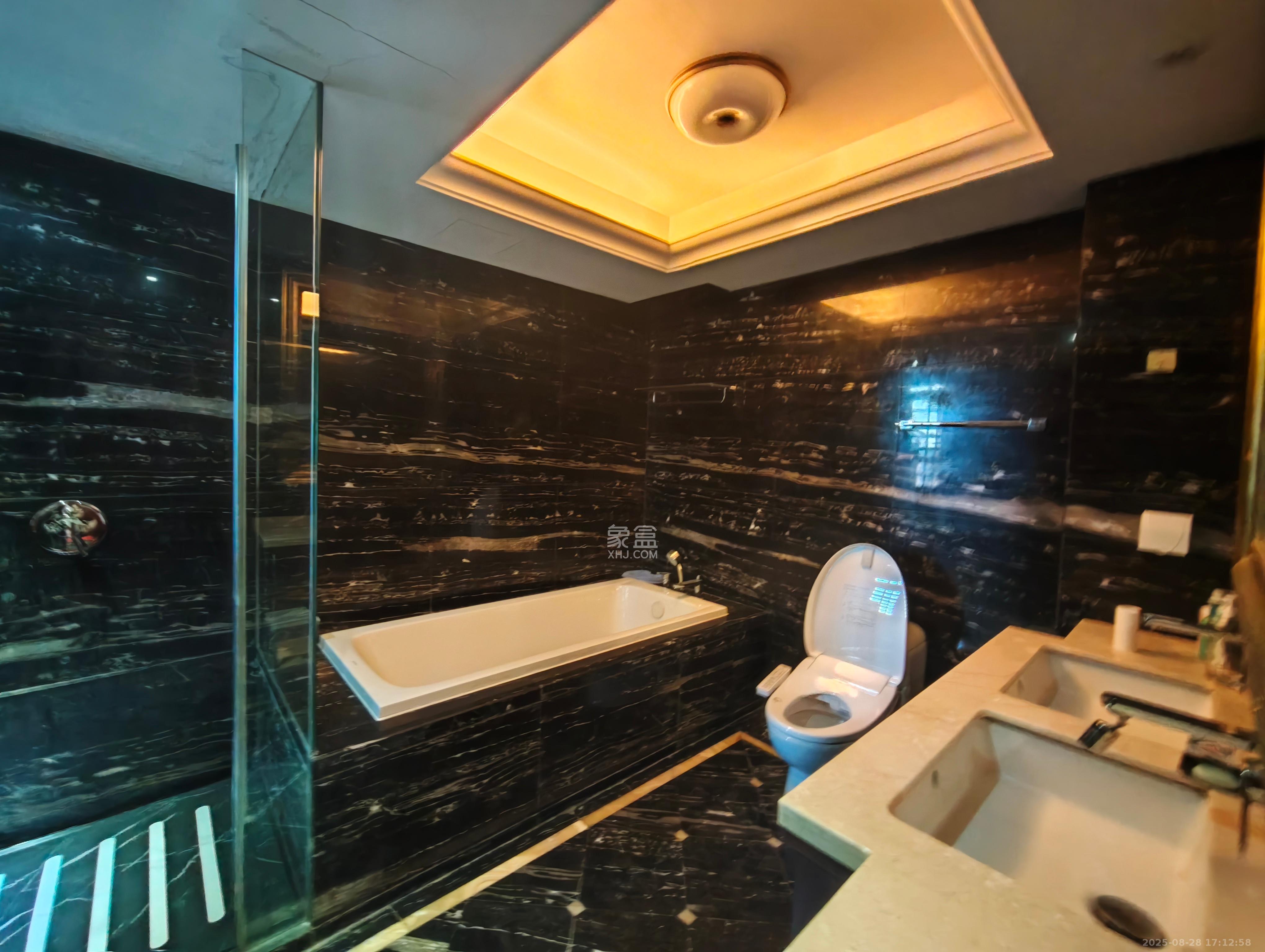 运达中央广场一、二期  3室2厅3卫    9000.0元/月 运达中央广场一、二期  3室2厅3卫    9000.0元/月室内图