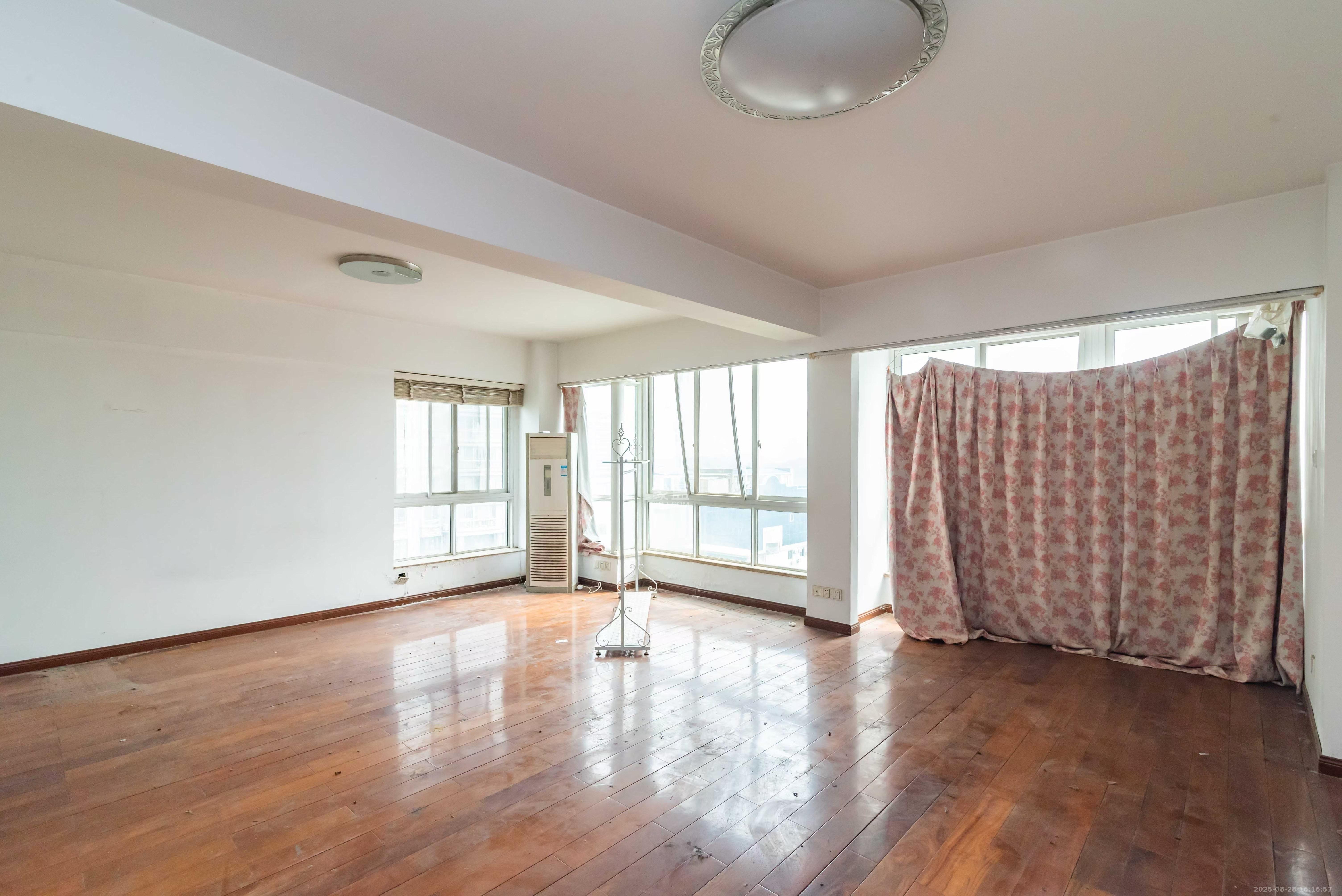 新奥大厦  4室2厅2卫    4000.0元/月 新奥大厦  4室2厅2卫    4000.0元/月室内图