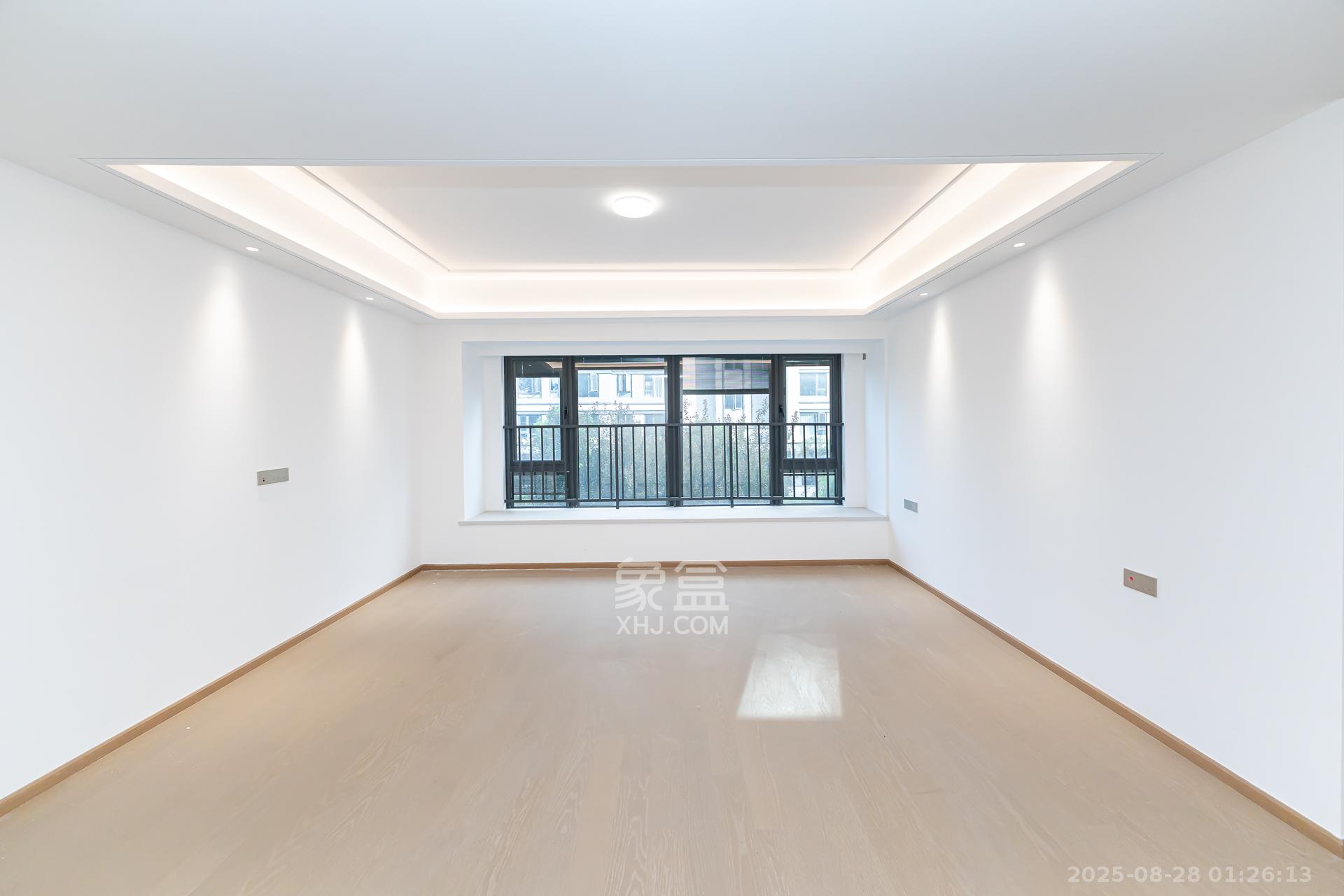 嘉臣道  4室2厅3卫    448.0万 嘉臣道  4室2厅3卫    448.0万卧室