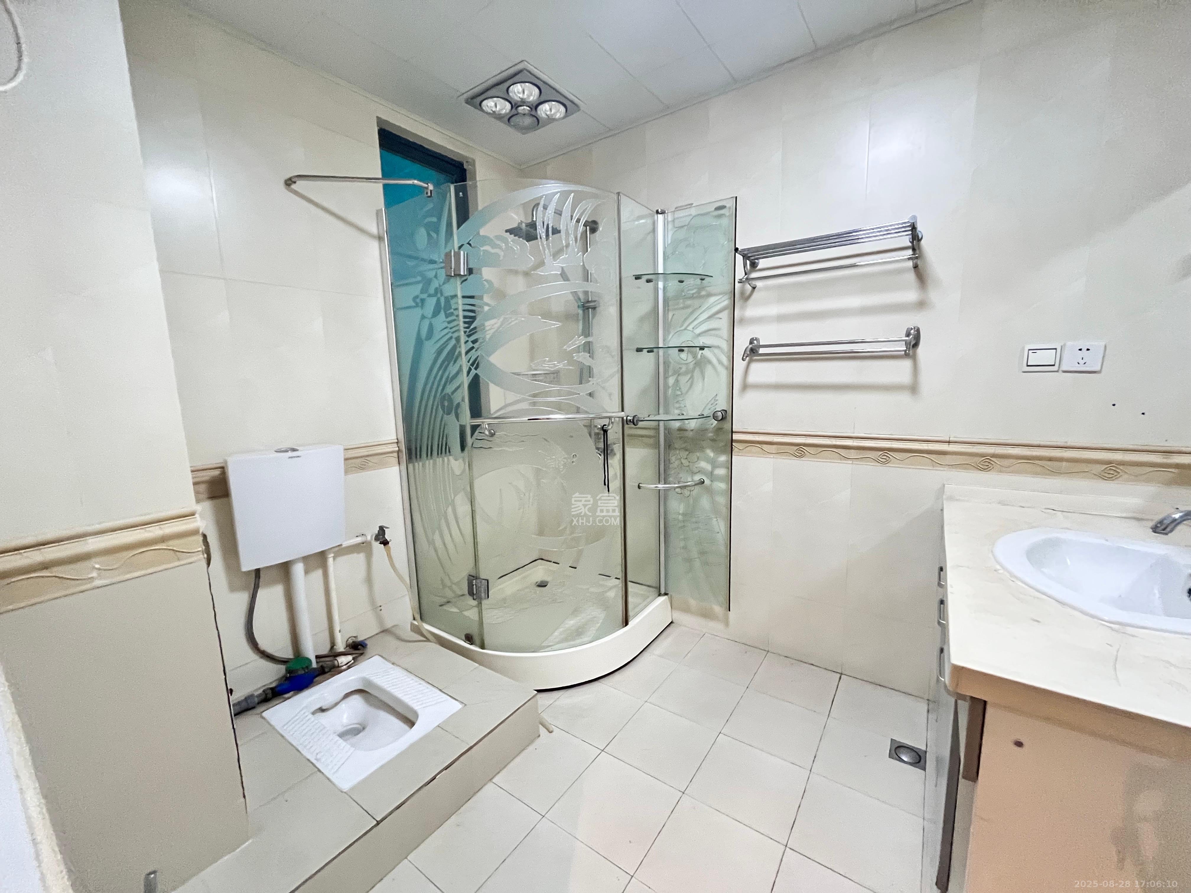 星城世家 3室2厅2卫 3500.0元/月 星城世家 3室2厅2卫 3500.0元/月室内图