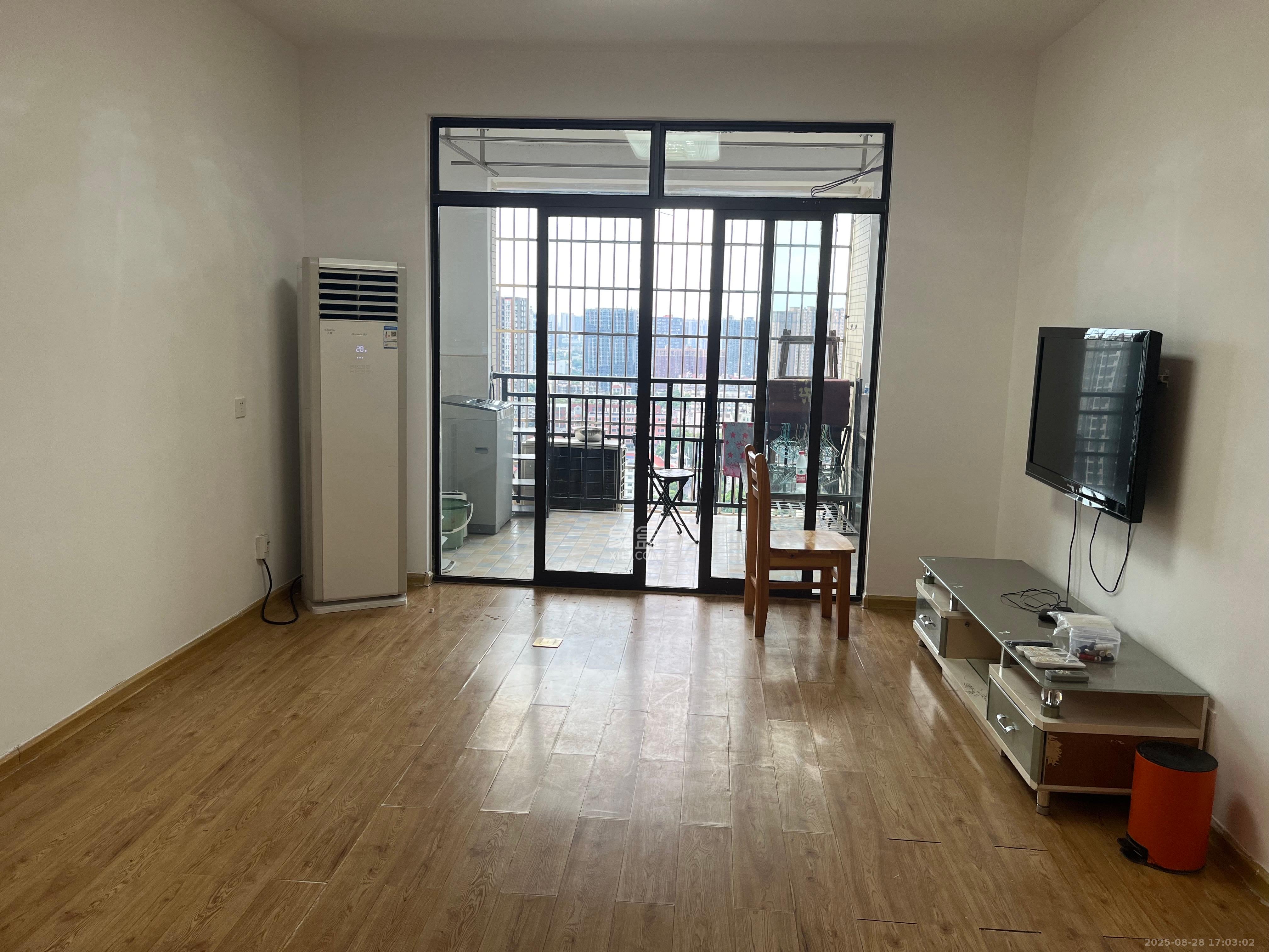 大鸿杰座 3室2厅1卫 2800.0元/月 大鸿杰座 3室2厅1卫 2800.0元/月室内图