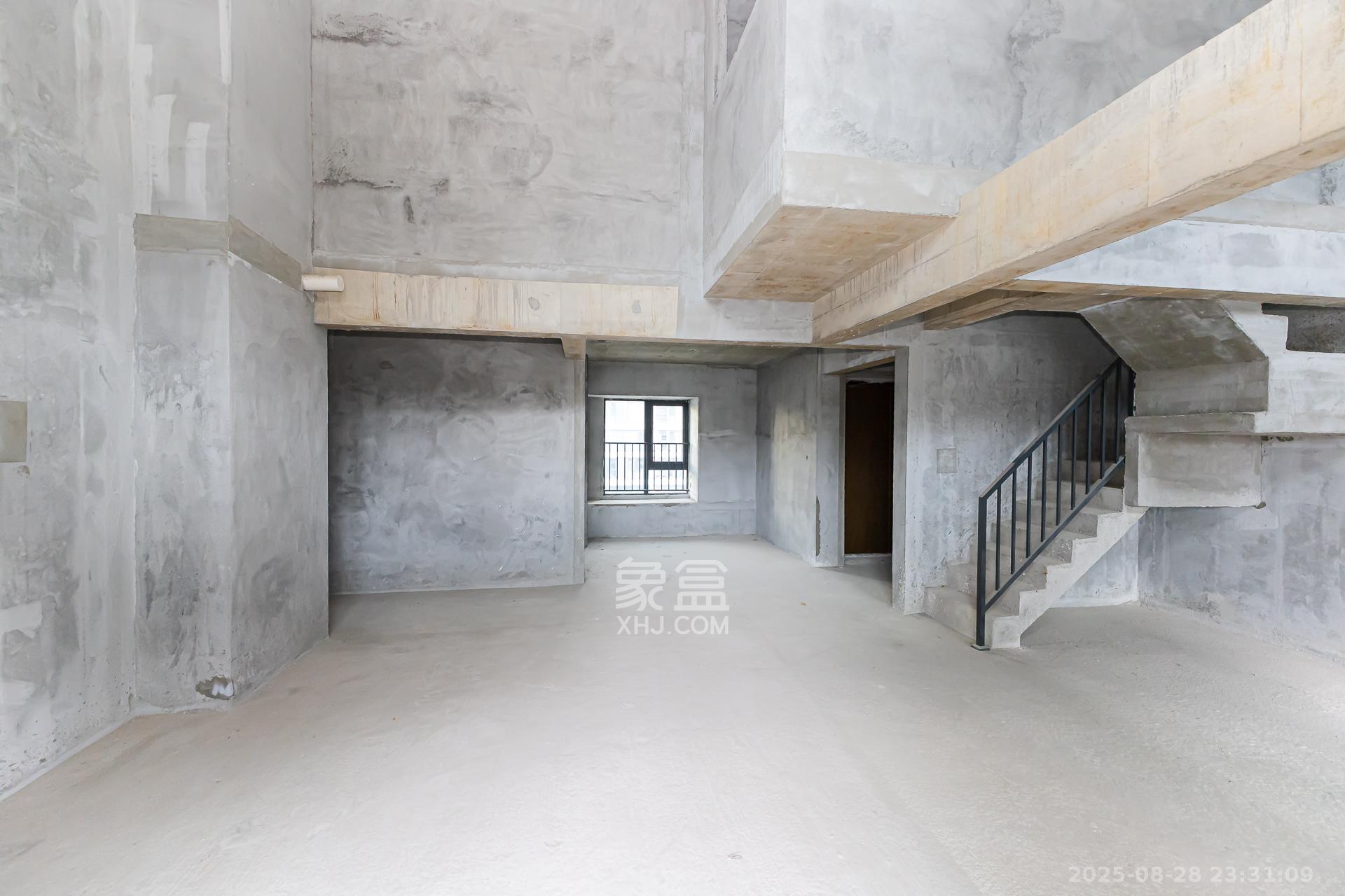 越秀湘江星汇城二期 4室2厅3卫 132.0万 越秀湘江星汇城二期 4室2厅3卫 132.0万客厅