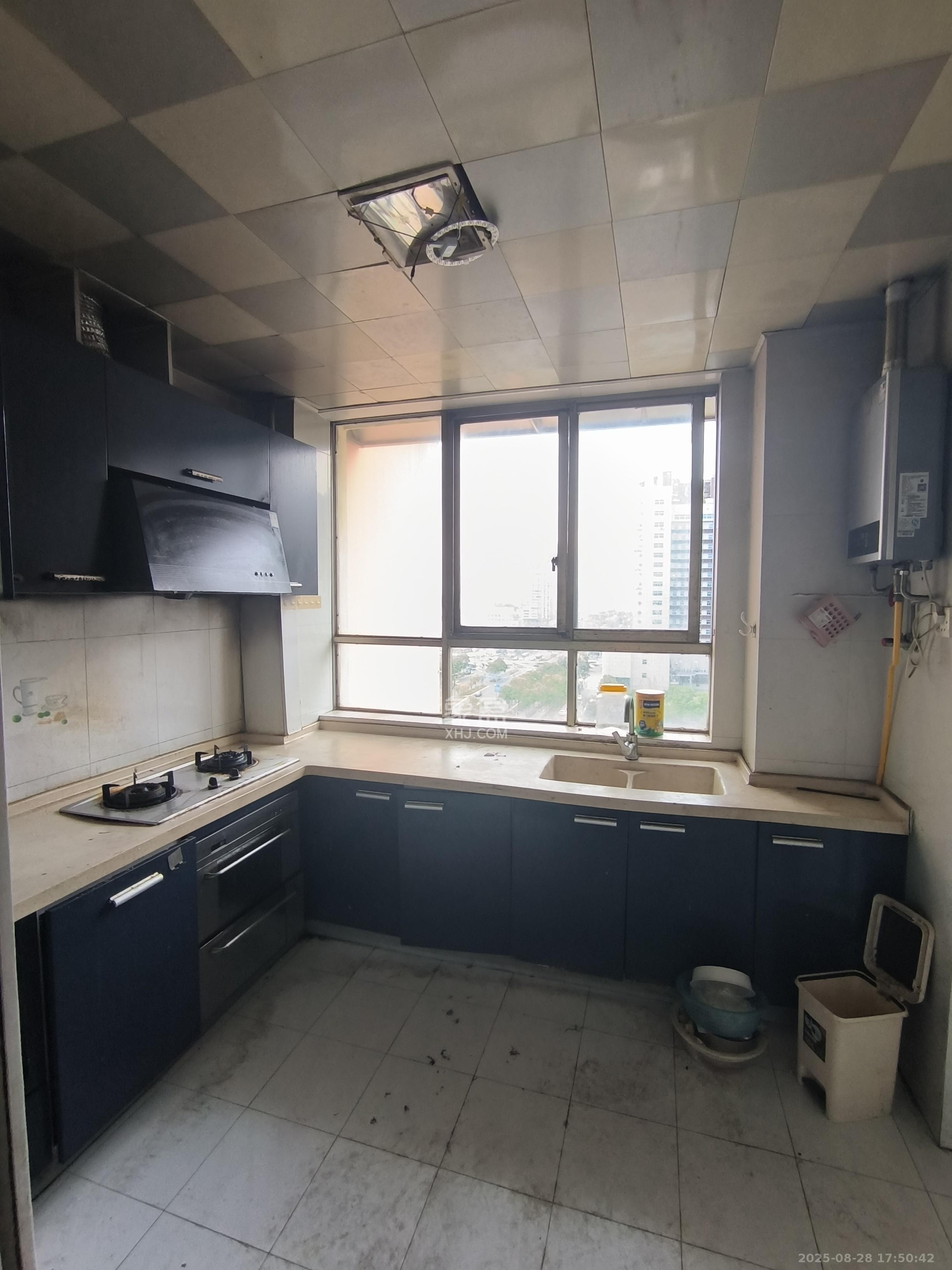 阳光丽景 3室2厅2卫 1800.0元/月 阳光丽景 3室2厅2卫 1800.0元/月室内图