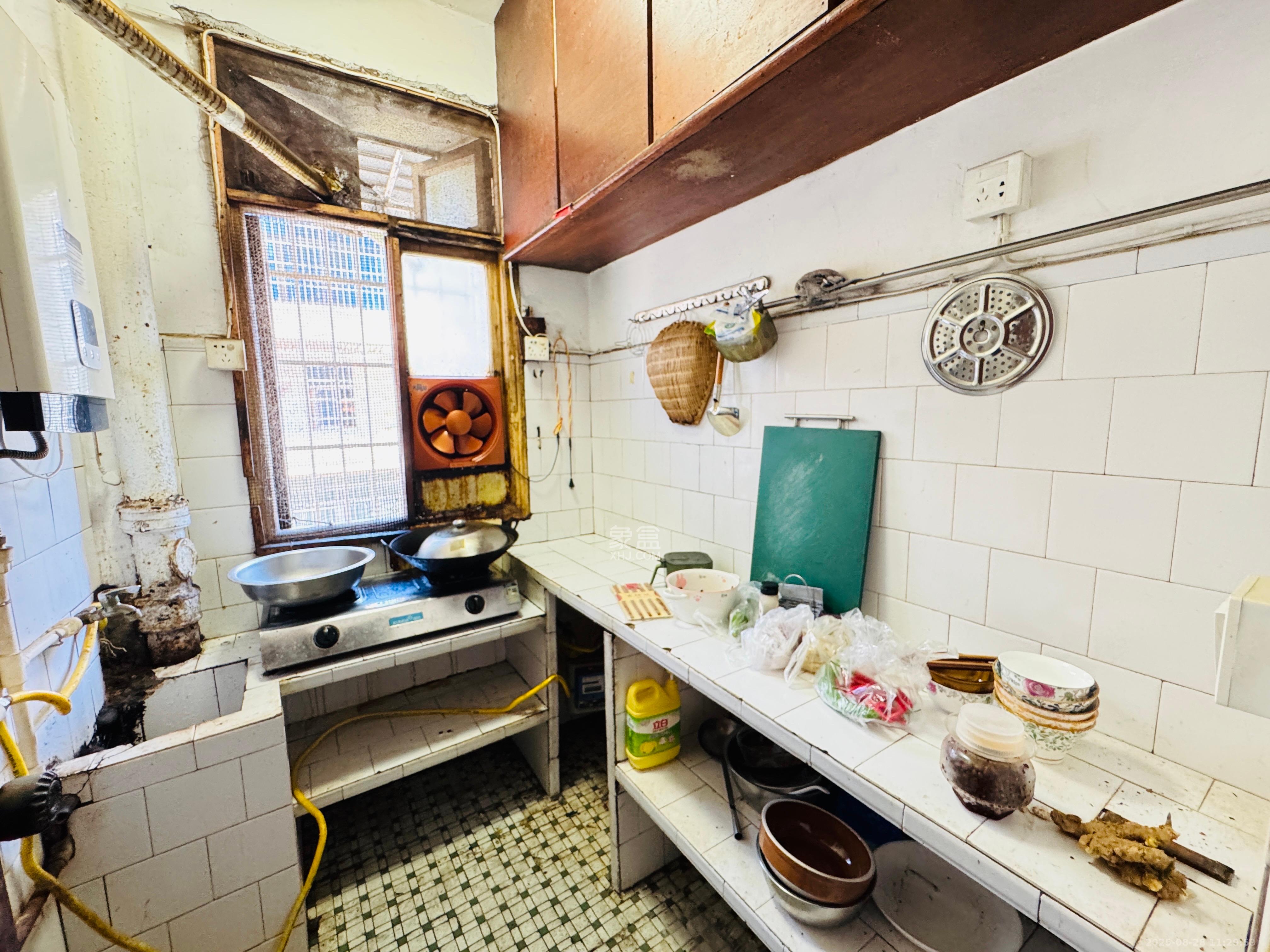 下碧湘街小区  2室1厅1卫    1300.0元/月 下碧湘街小区  2室1厅1卫    1300.0元/月室内图