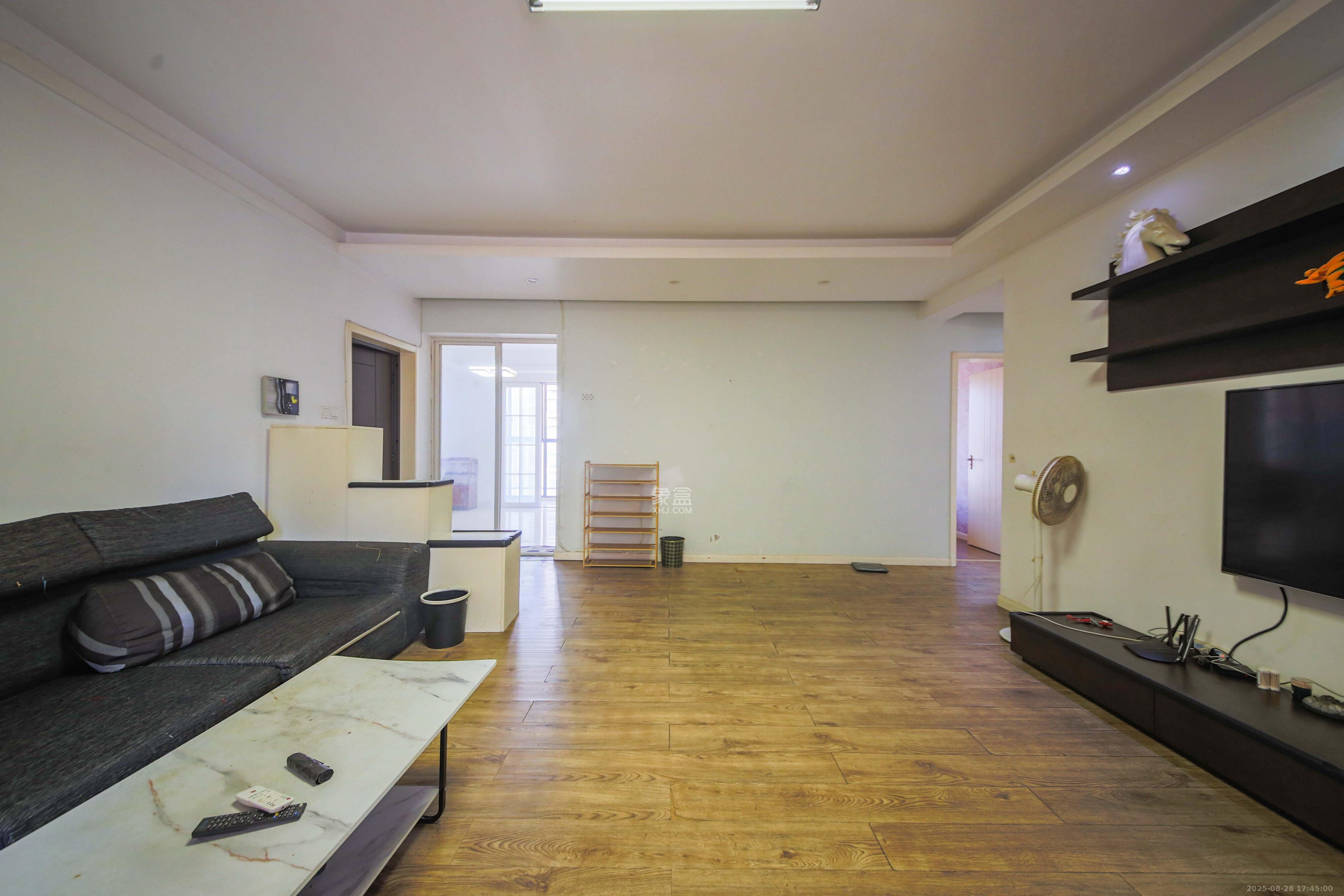 标志浪漫满屋(枫景公寓)  3室2厅2卫    138.0万 标志浪漫满屋(枫景公寓)  3室2厅2卫    138.0万