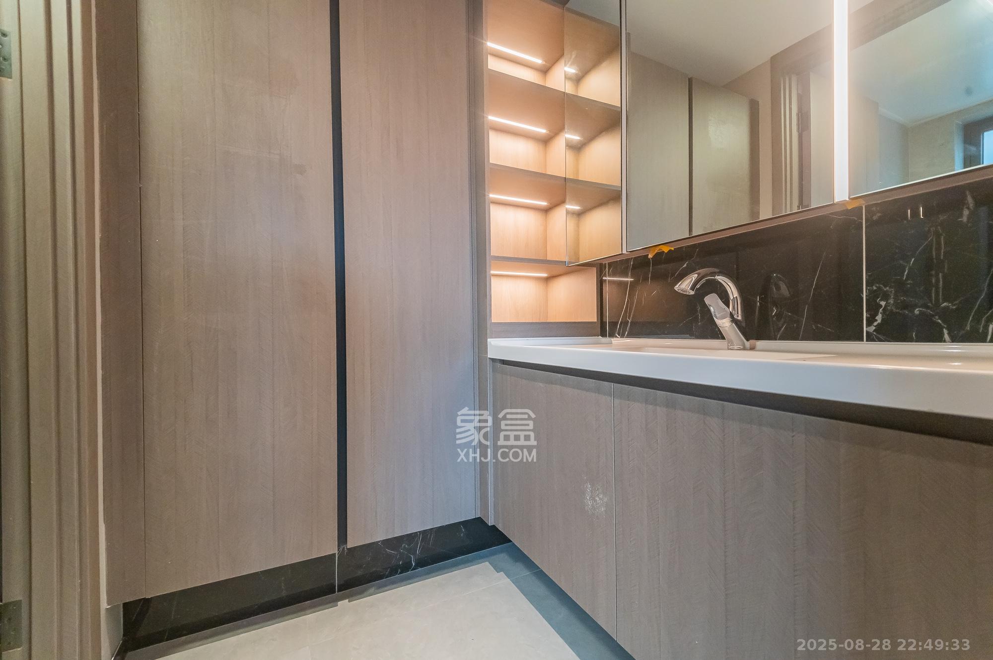 万科松湖天地 4室2厅2卫 198.8万 万科松湖天地 4室2厅2卫 198.8万卫生间