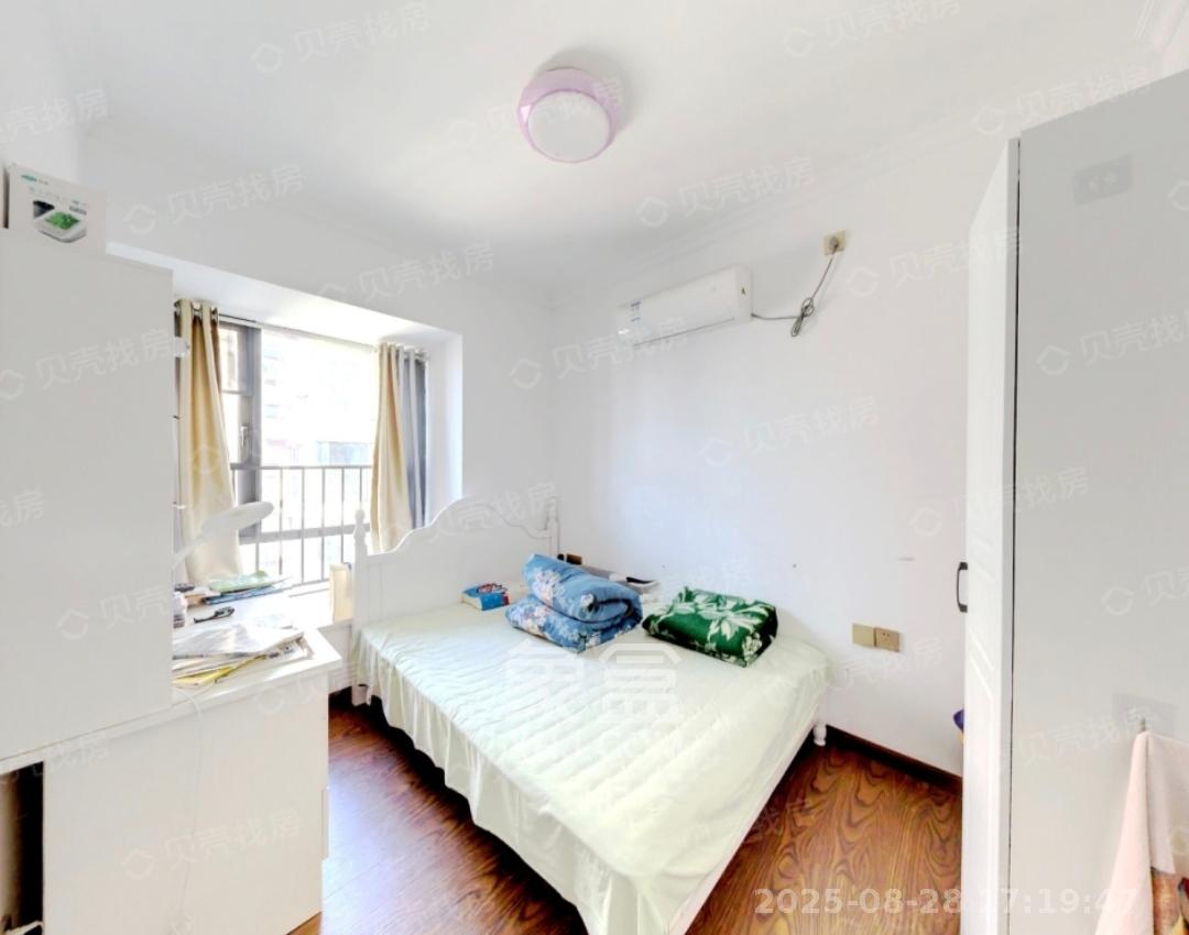 汇金城/嘉华城（二期、三期）  3室2厅2卫    2600.0元/月室内图