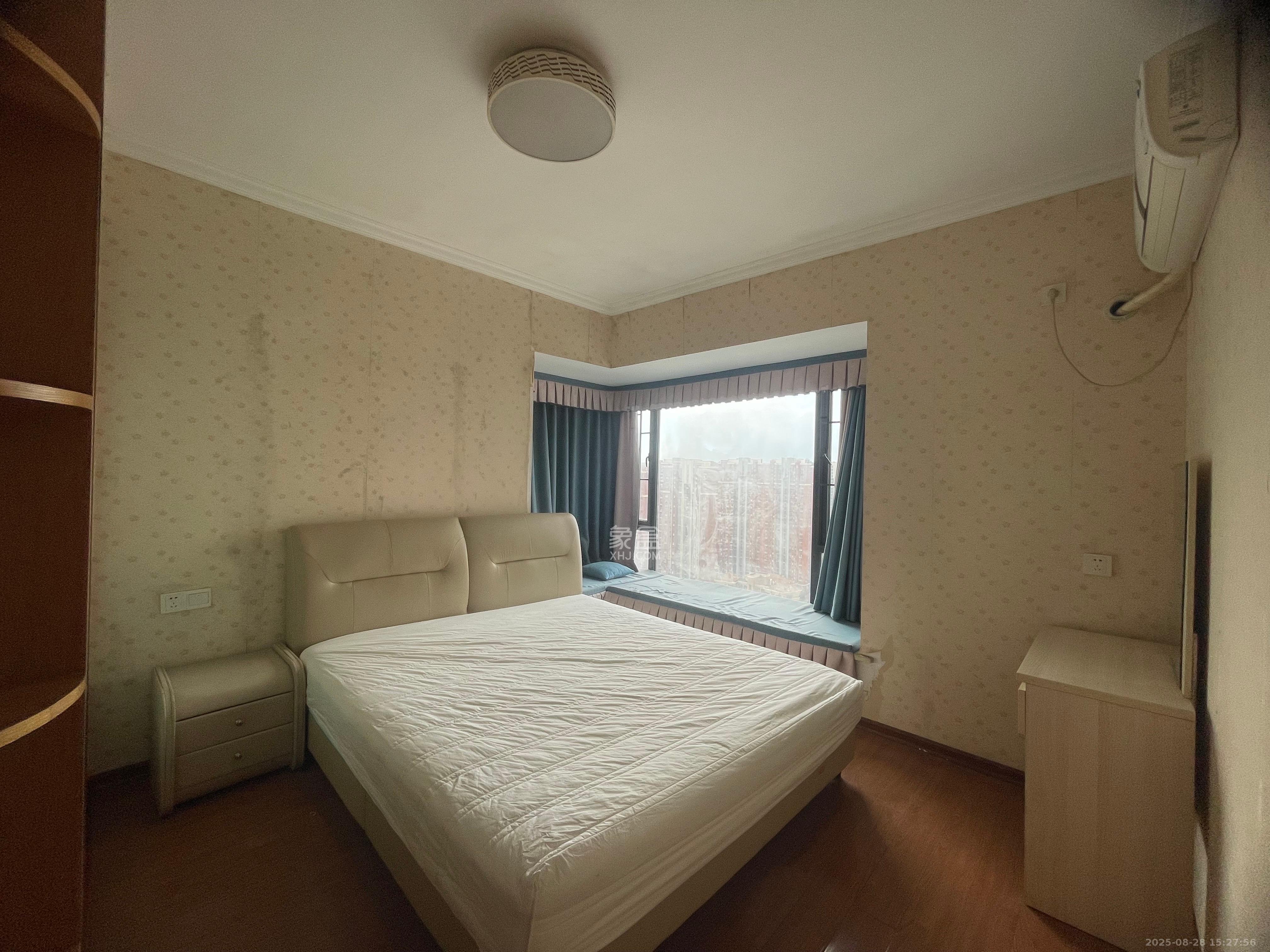 蓝山郡  3室2厅1卫    2000.0元/月室内图