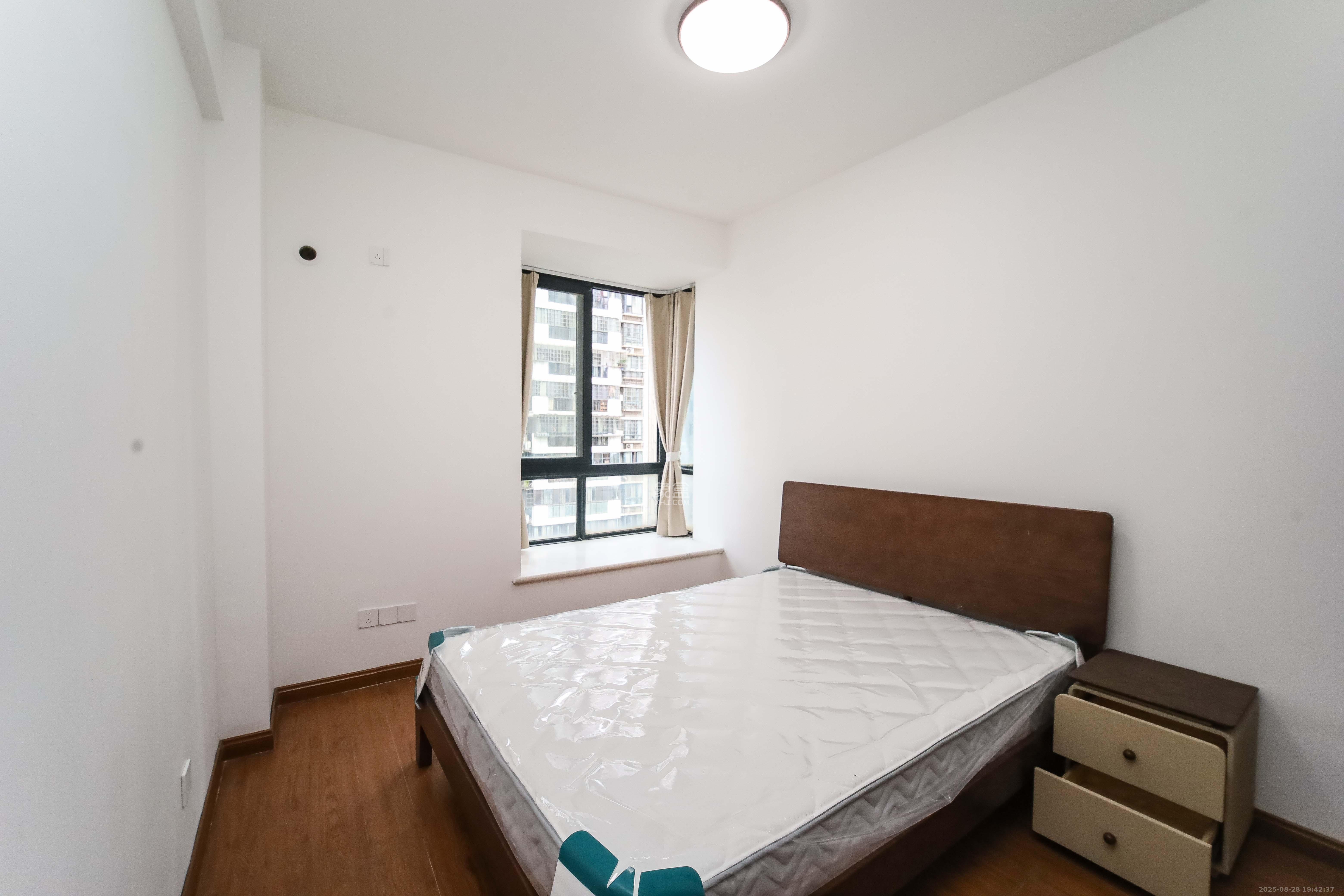 浏阳河畔家园  3室2厅1卫    136.0万 浏阳河畔家园  3室2厅1卫    136.0万卧室