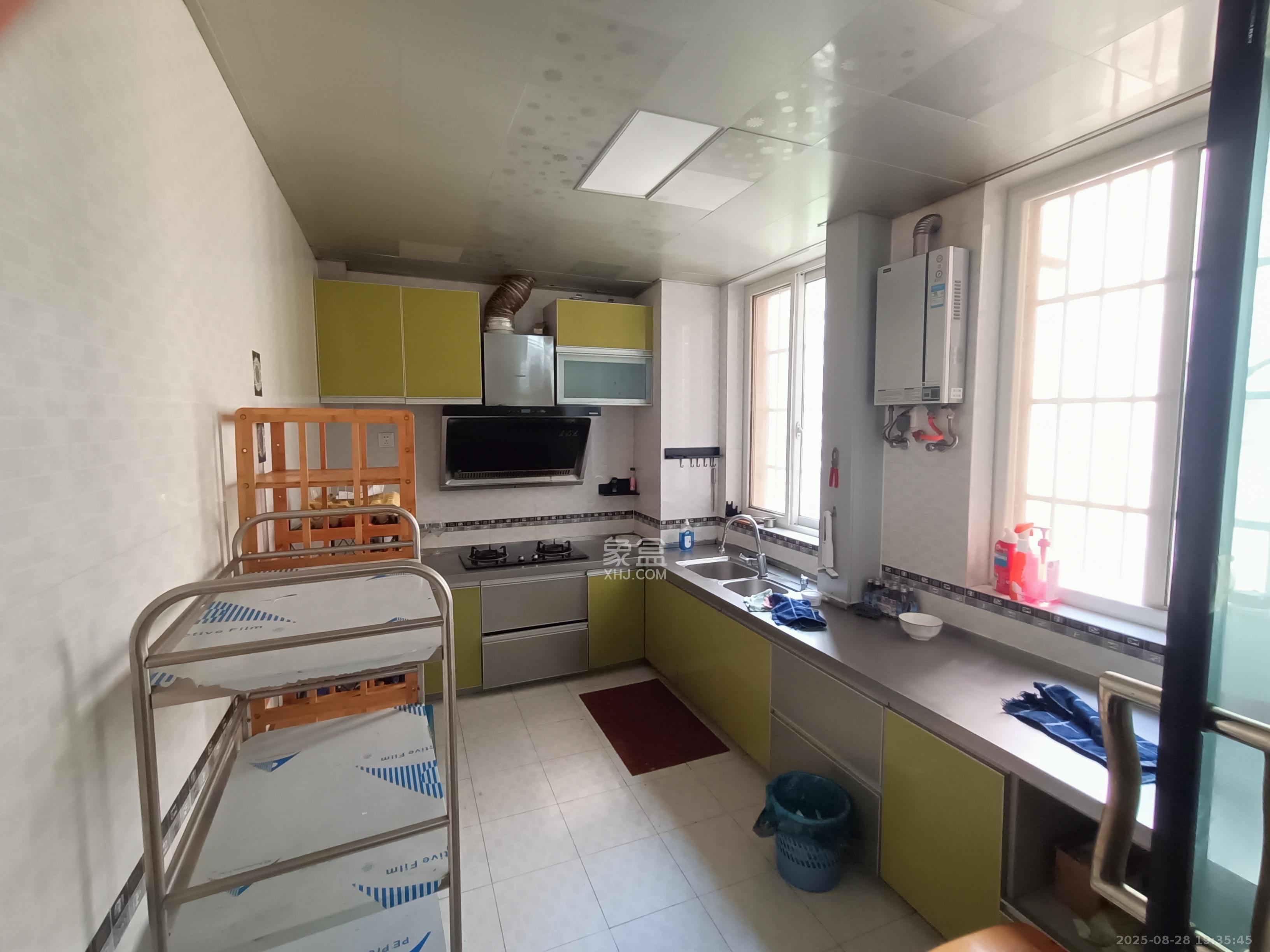 荣鑫家园 2室2厅1卫 1650.0元/月 荣鑫家园 2室2厅1卫 1650.0元/月室内图