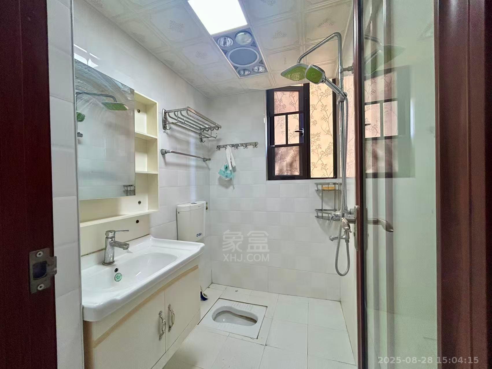 慧谷阳光  3室2厅2卫    2100.0元/月室内图