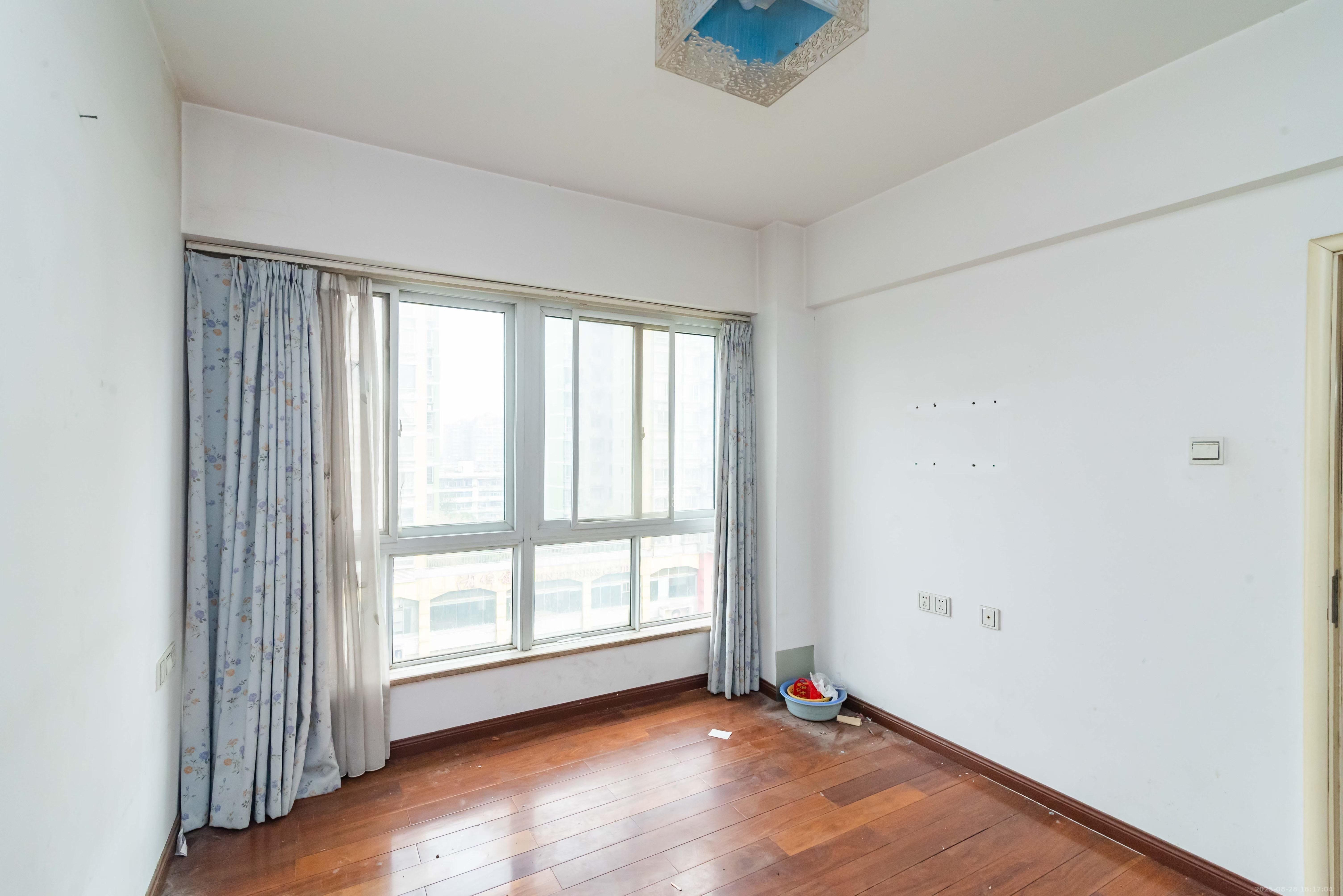 新奥大厦  4室2厅2卫    4000.0元/月 新奥大厦  4室2厅2卫    4000.0元/月室内图