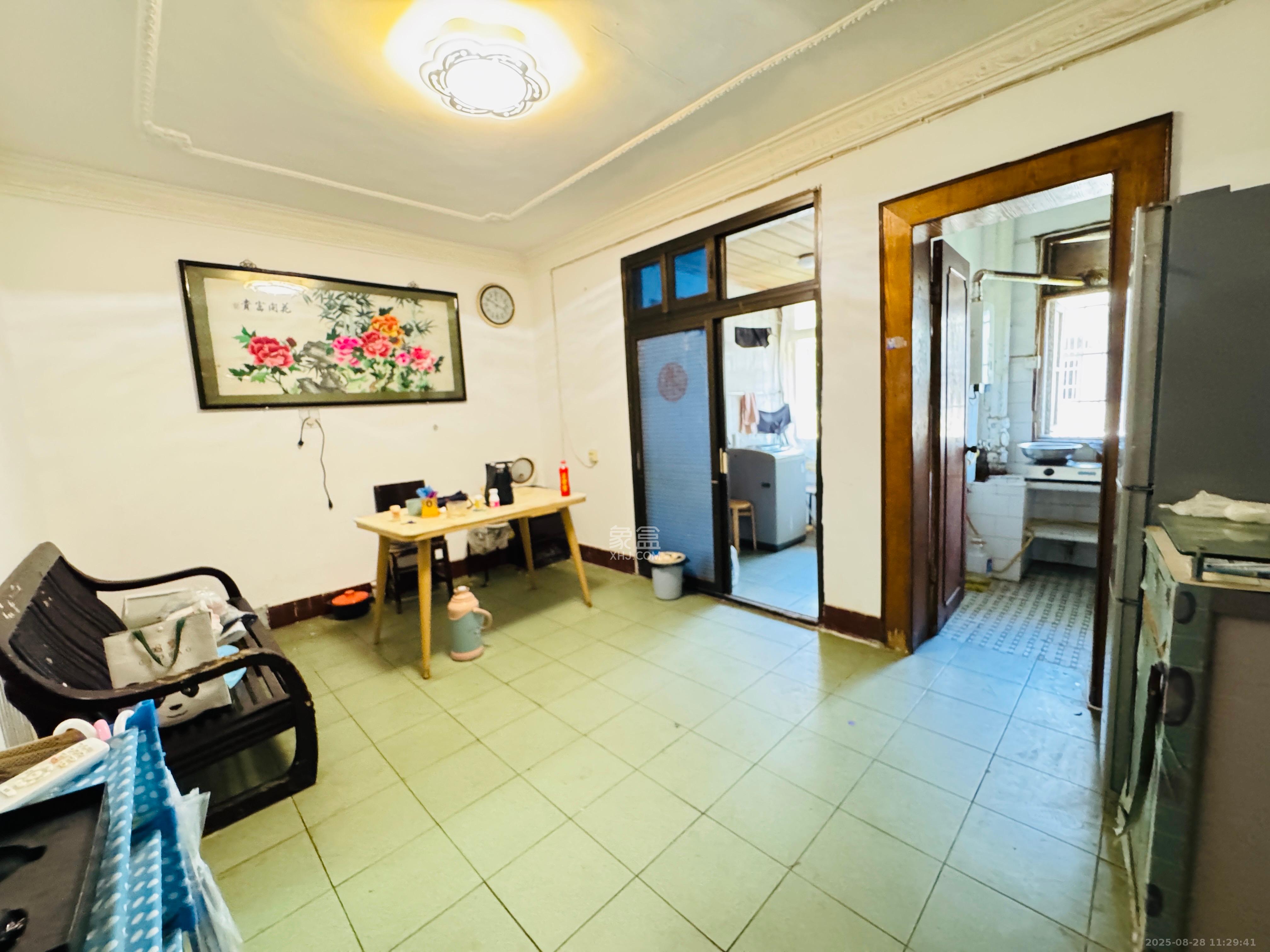 下碧湘街小区  2室1厅1卫    1300.0元/月 下碧湘街小区  2室1厅1卫    1300.0元/月