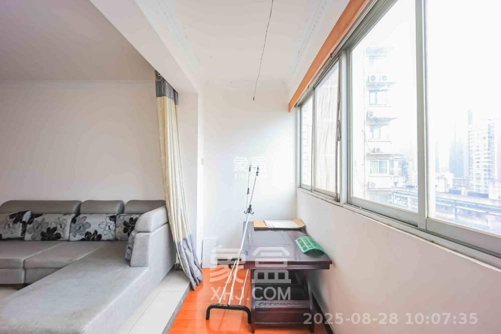 天泽大厦  3室2厅1卫    2600.0元/月 天泽大厦  3室2厅1卫    2600.0元/月室内图