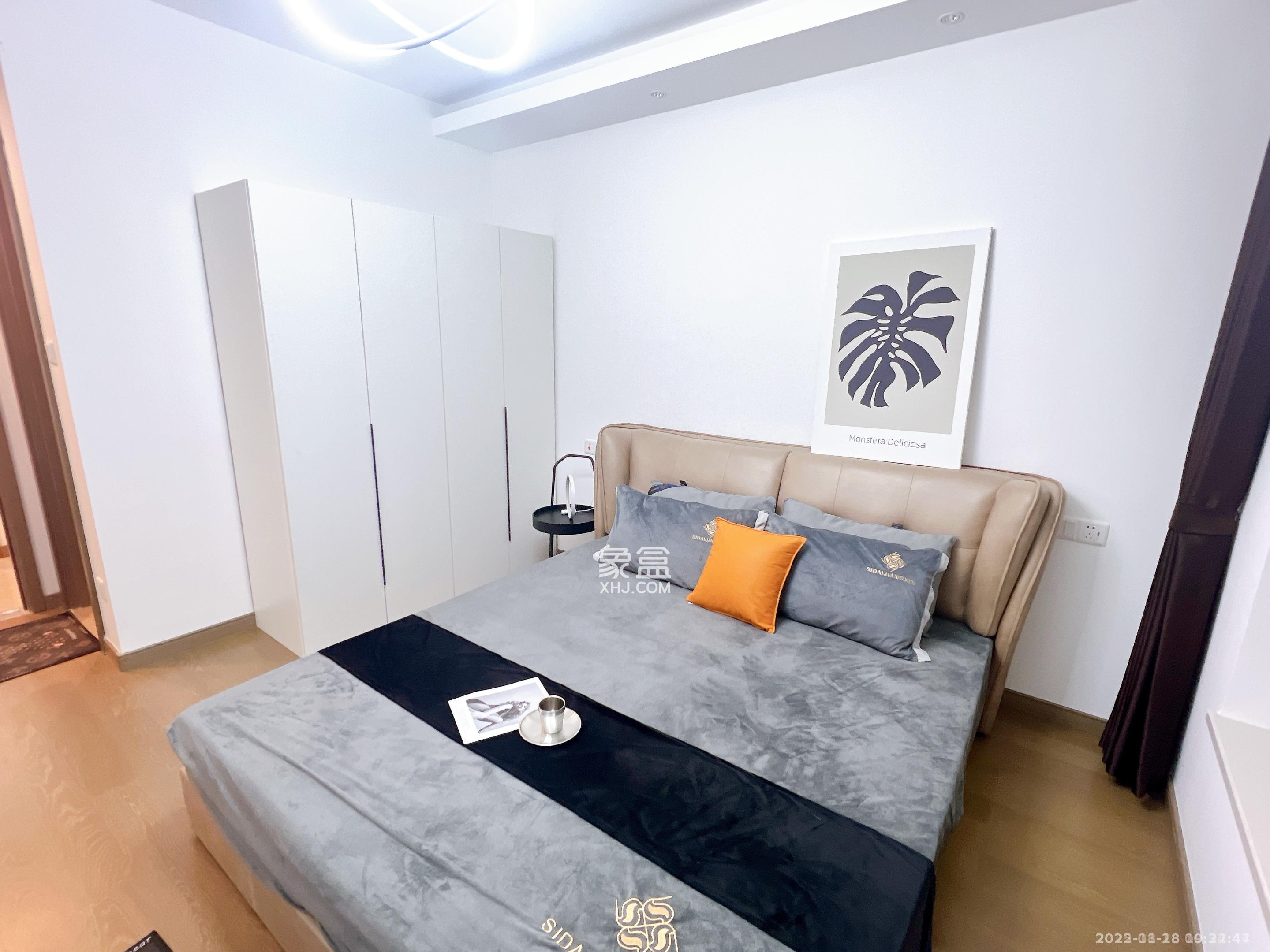 龙湖铂金中心（龙湖春江郦城）  3室2厅2卫    3900.0元/月室内图