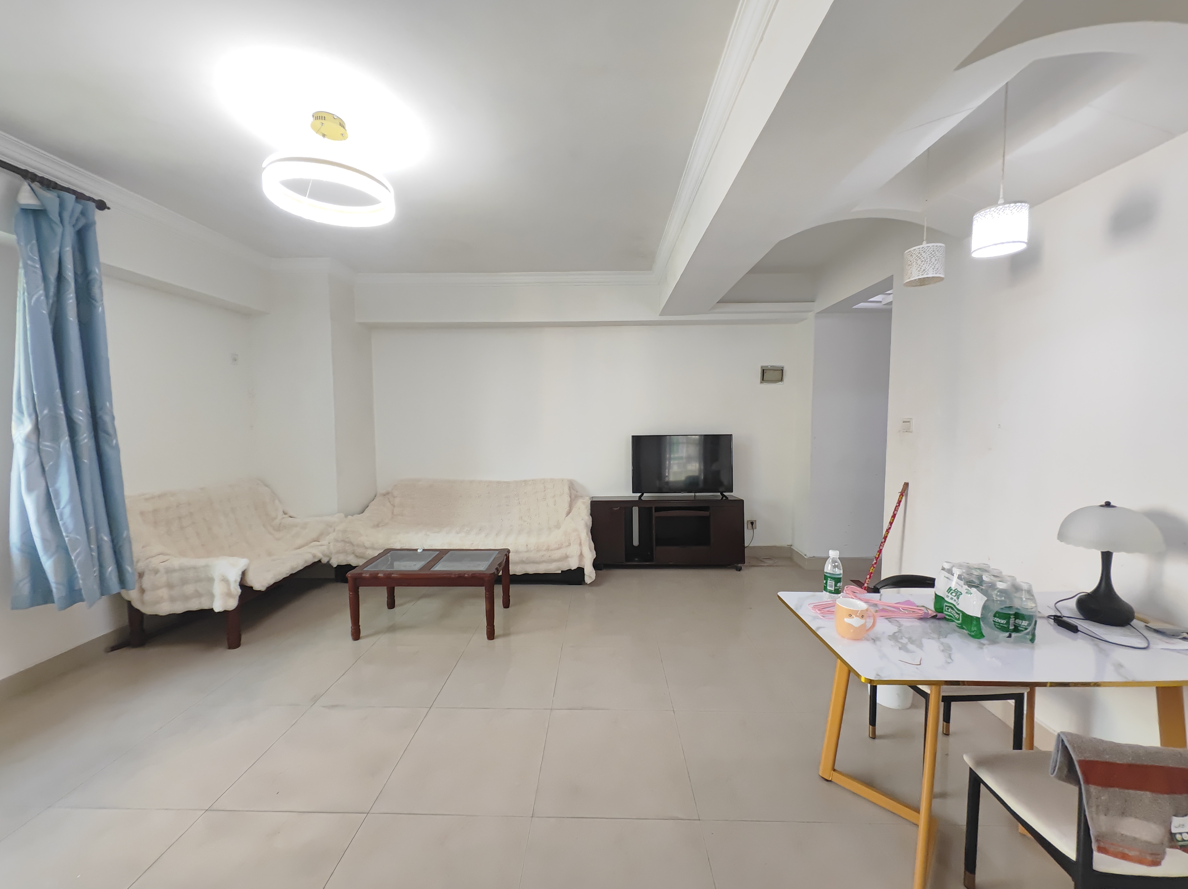 德意雅苑 2室2厅1卫 2400.0元/月 德意雅苑 2室2厅1卫 2400.0元/月室内图