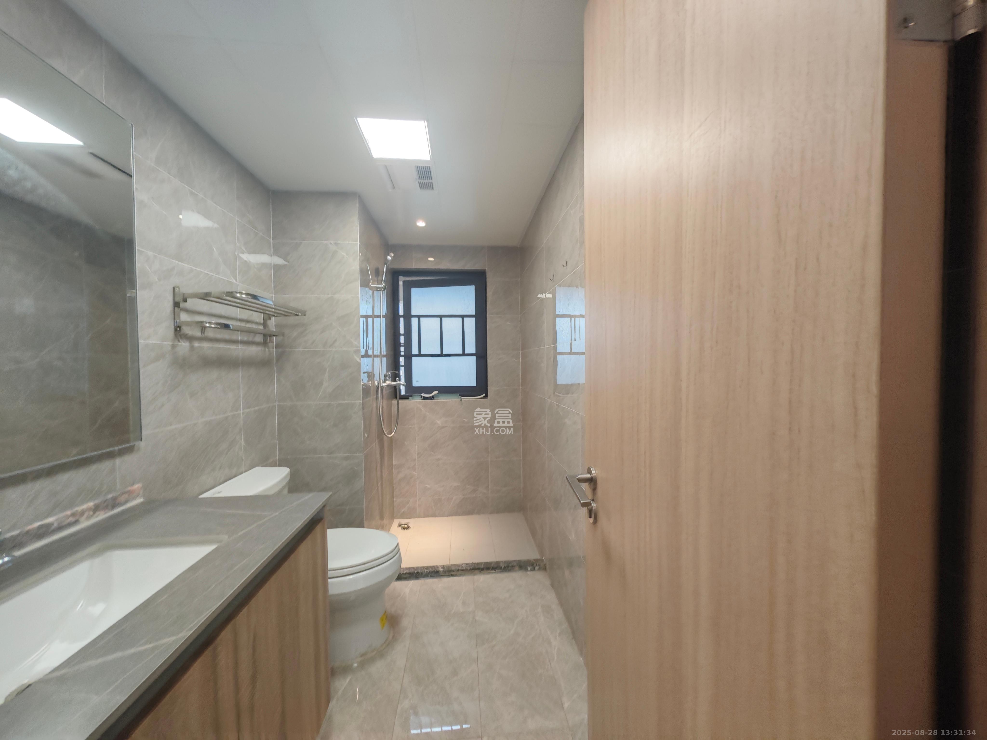 君合新城玺樾  3室2厅2卫    2500.0元/月室内图