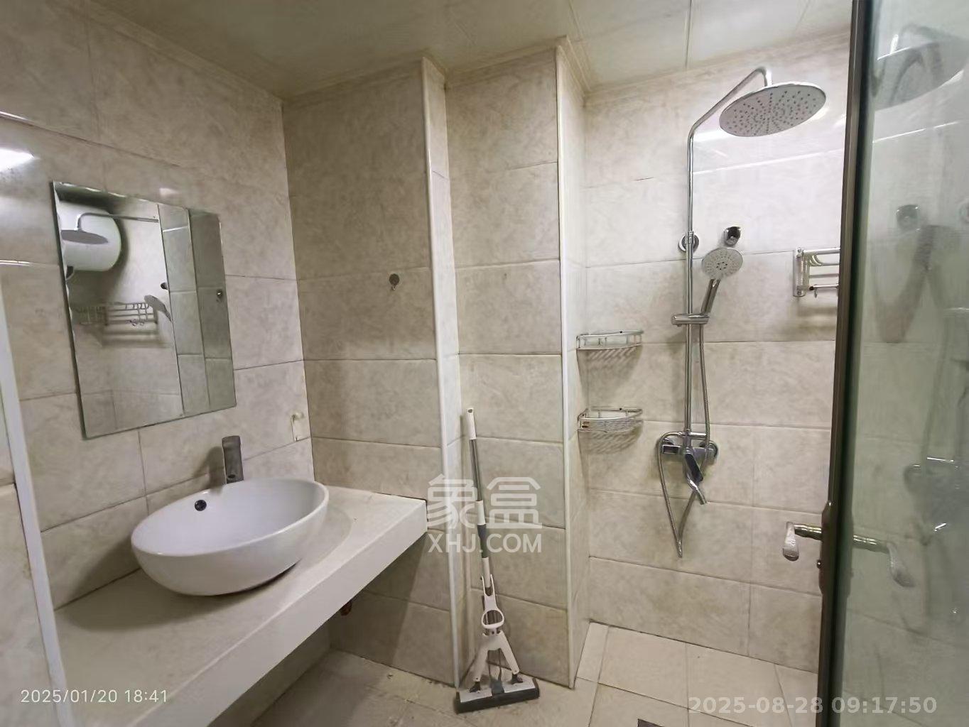 保利麓谷林语I区  1室1厅1卫    1100.0元/月室内图