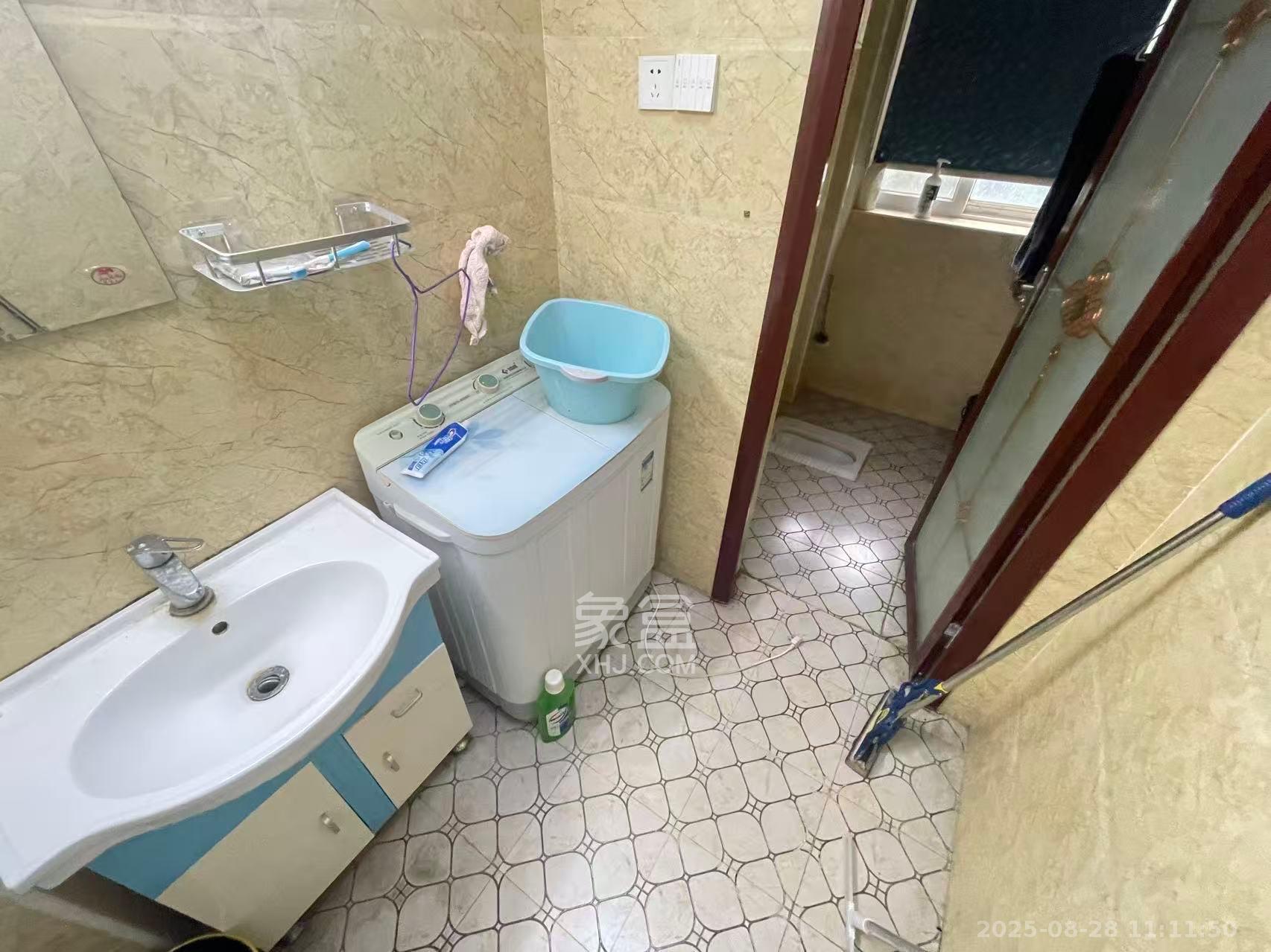 华银南苑 3室2厅1卫 2200.0元/月 华银南苑 3室2厅1卫 2200.0元/月室内图