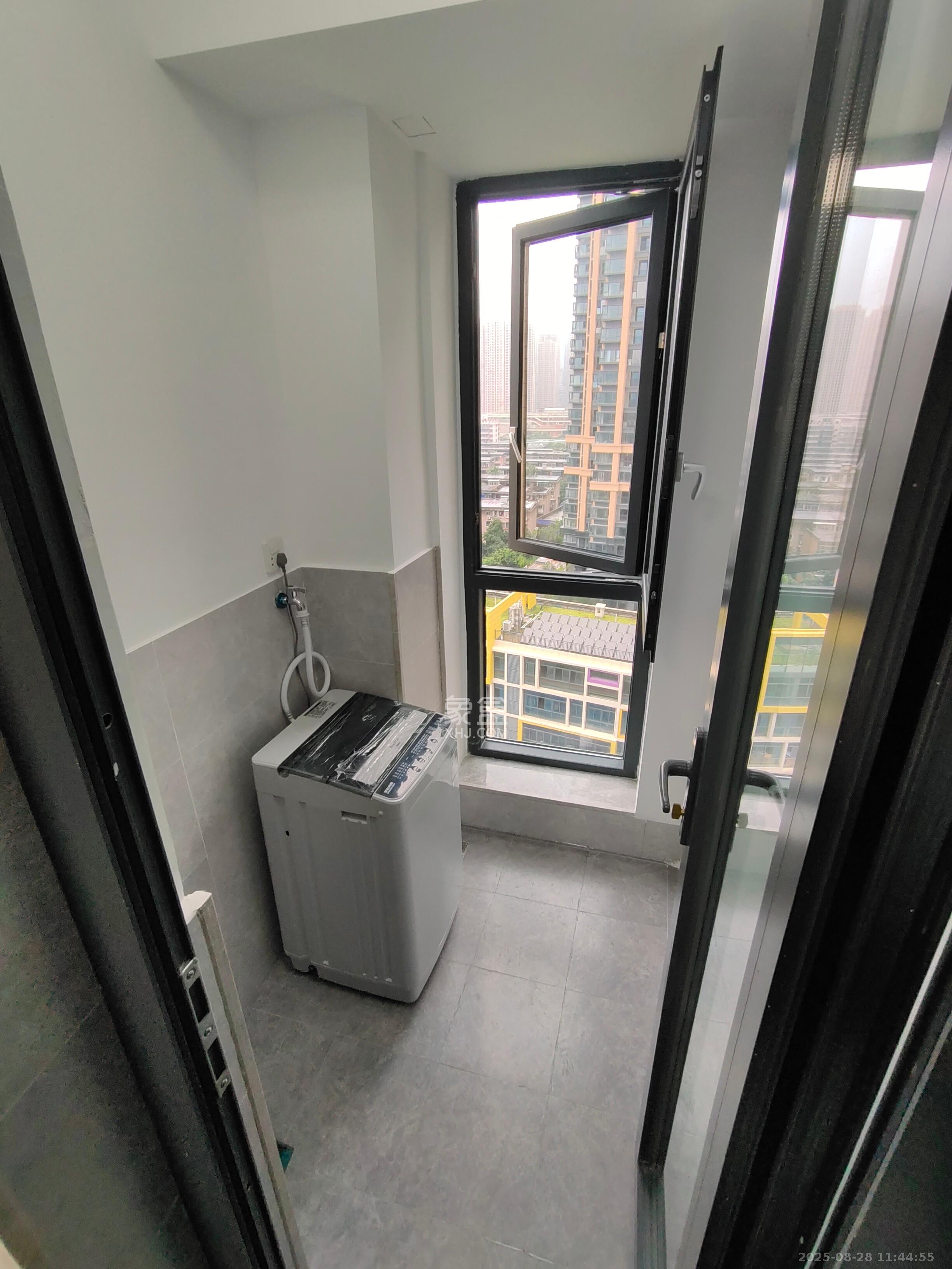 天健城  1室0厅1卫    2500.0元/月 天健城  1室0厅1卫    2500.0元/月室内图