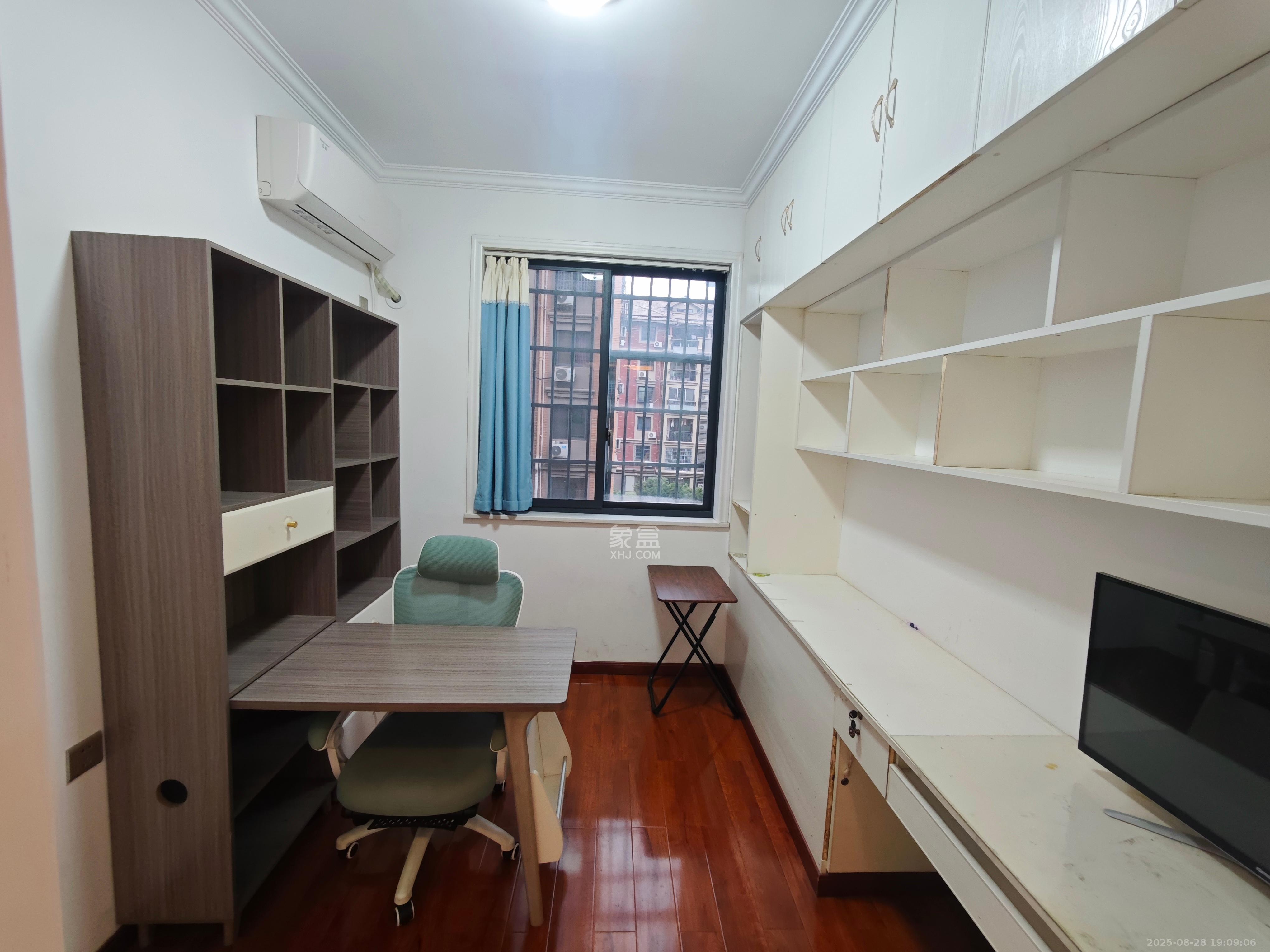 澳海月亮湾 4室2厅2卫 2100.0元/月 澳海月亮湾 4室2厅2卫 2100.0元/月室内图