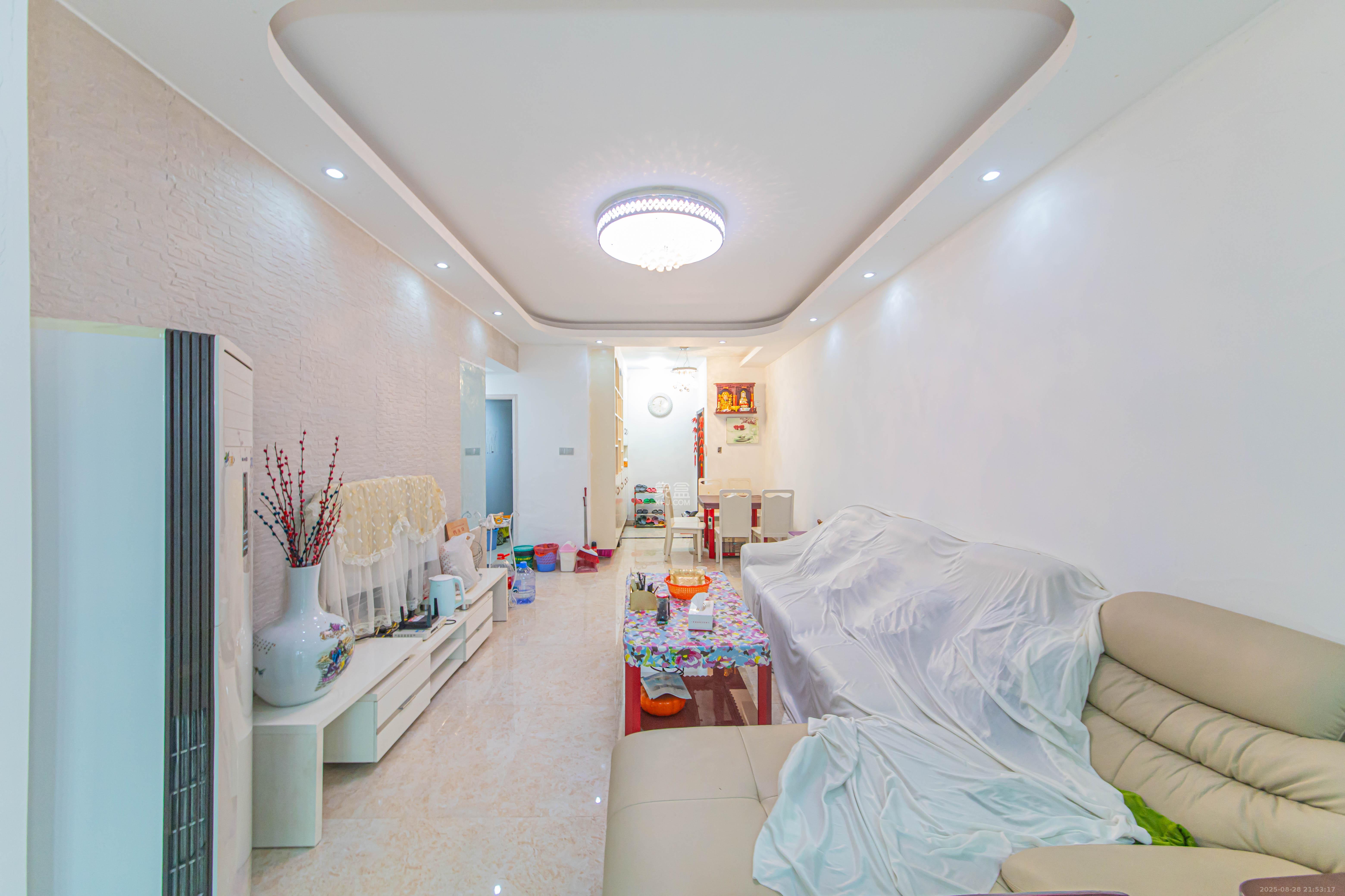 夏威夷碧水春城(碧桂园城市花园)  3室2厅1卫    88.0万 夏威夷碧水春城(碧桂园城市花园)  3室2厅1卫    88.0万客厅