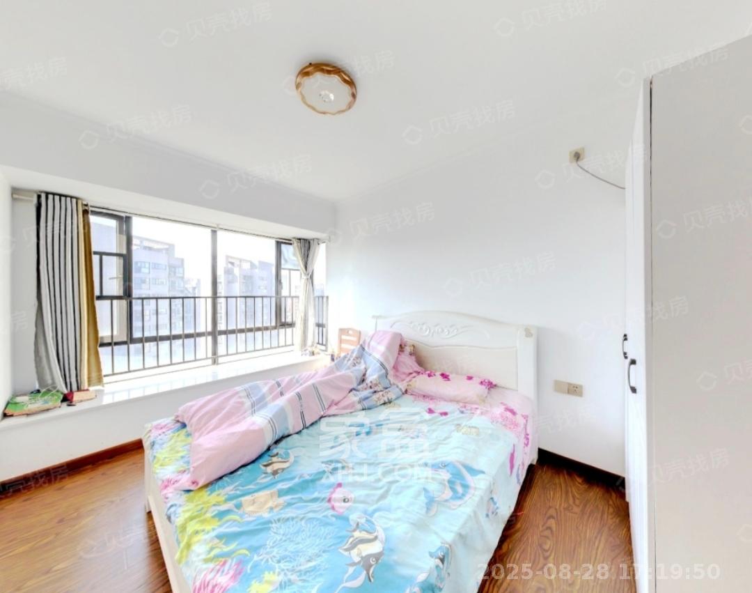 汇金城/嘉华城（二期、三期）  3室2厅2卫    2600.0元/月室内图