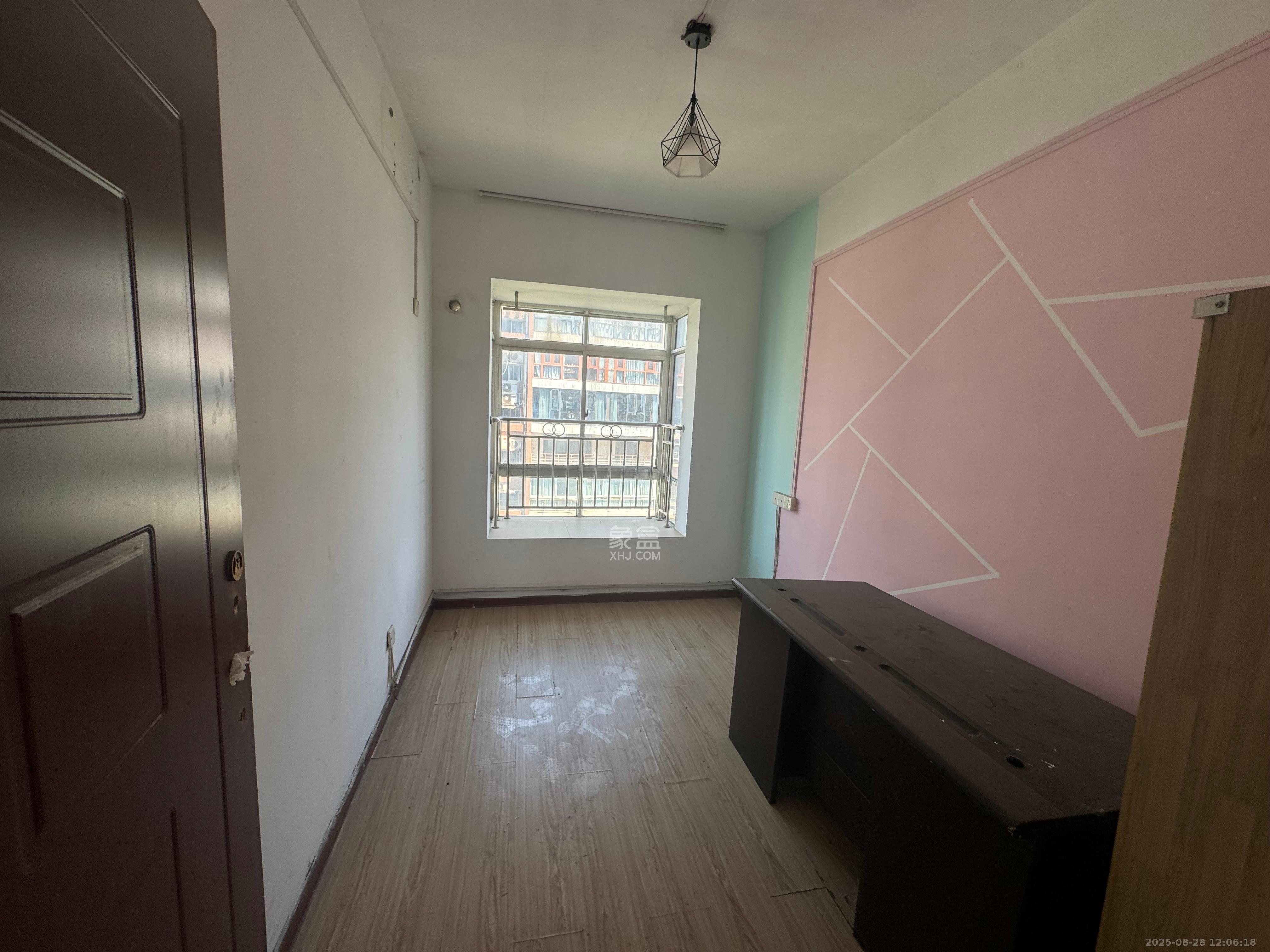 湘林家园(湘林小区电梯房) 4室2厅2卫 3000.0元/月 湘林家园(湘林小区电梯房) 4室2厅2卫 3000.0元/月室内图