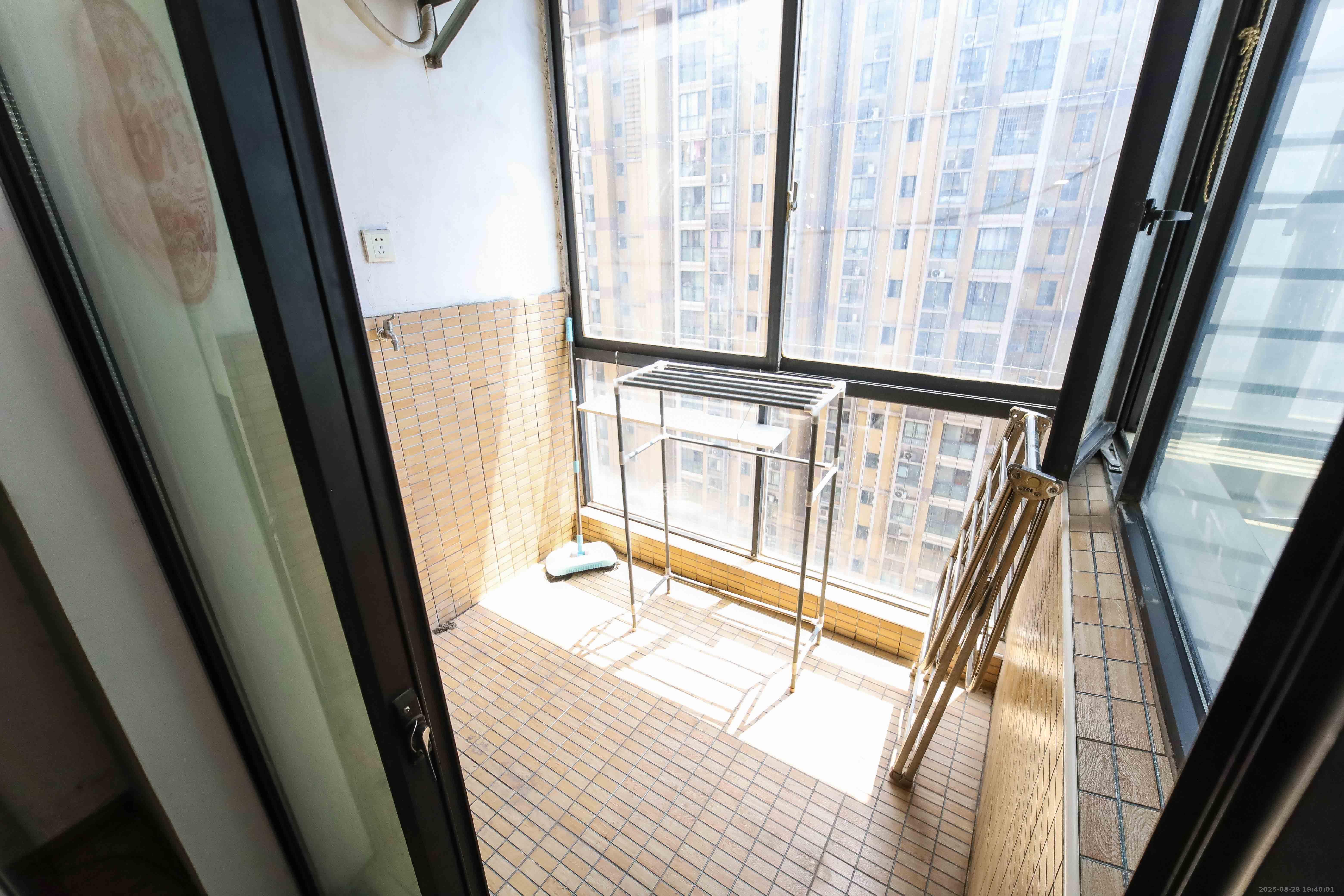 锦湘国际星城三期(锦绣苑) 1室1厅1卫 30.0万 锦湘国际星城三期(锦绣苑) 1室1厅1卫 30.0万阳台