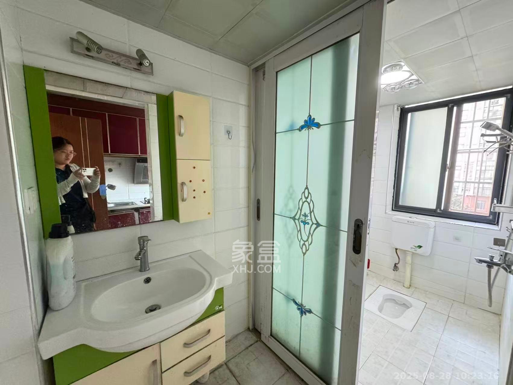 山水华景  2室2厅1卫    1900.0元/月 山水华景  2室2厅1卫    1900.0元/月室内图