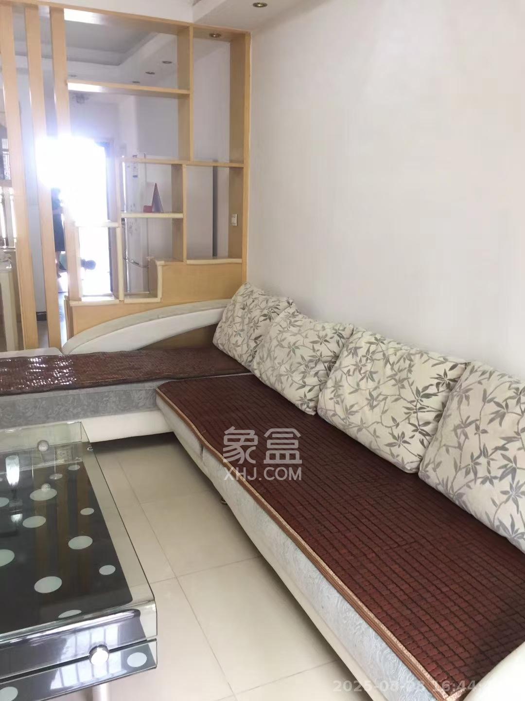 华润凤凰城一期  2室2厅1卫    1500.0元/月室内图1