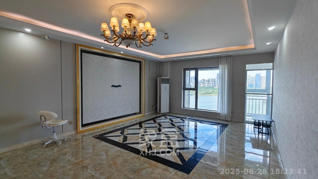 潮宗御苑 4室2厅2卫 8000.0元/月 潮宗御苑 4室2厅2卫 8000.0元/月室内图