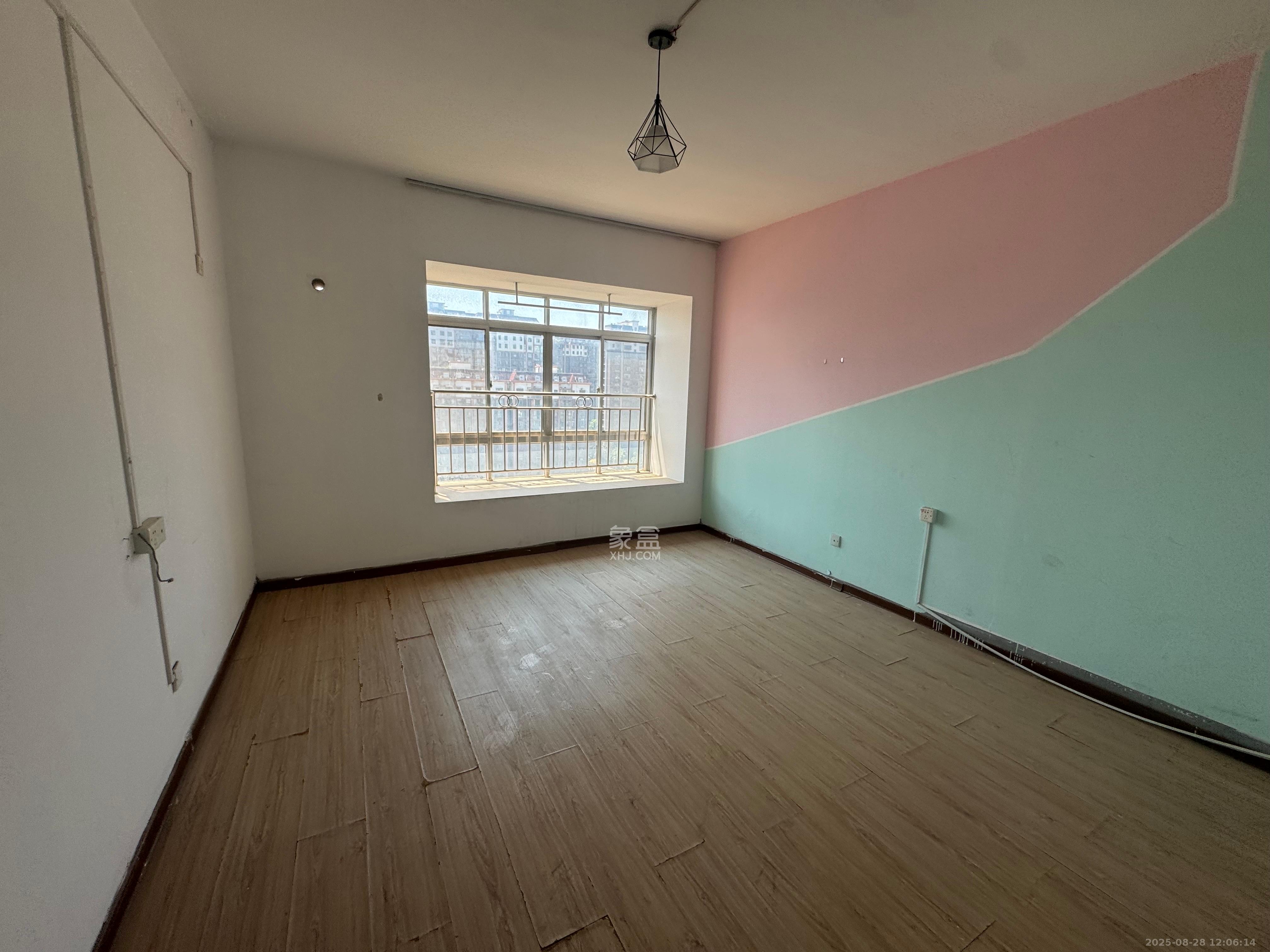 湘林家园(湘林小区电梯房) 4室2厅2卫 3000.0元/月 湘林家园(湘林小区电梯房) 4室2厅2卫 3000.0元/月室内图