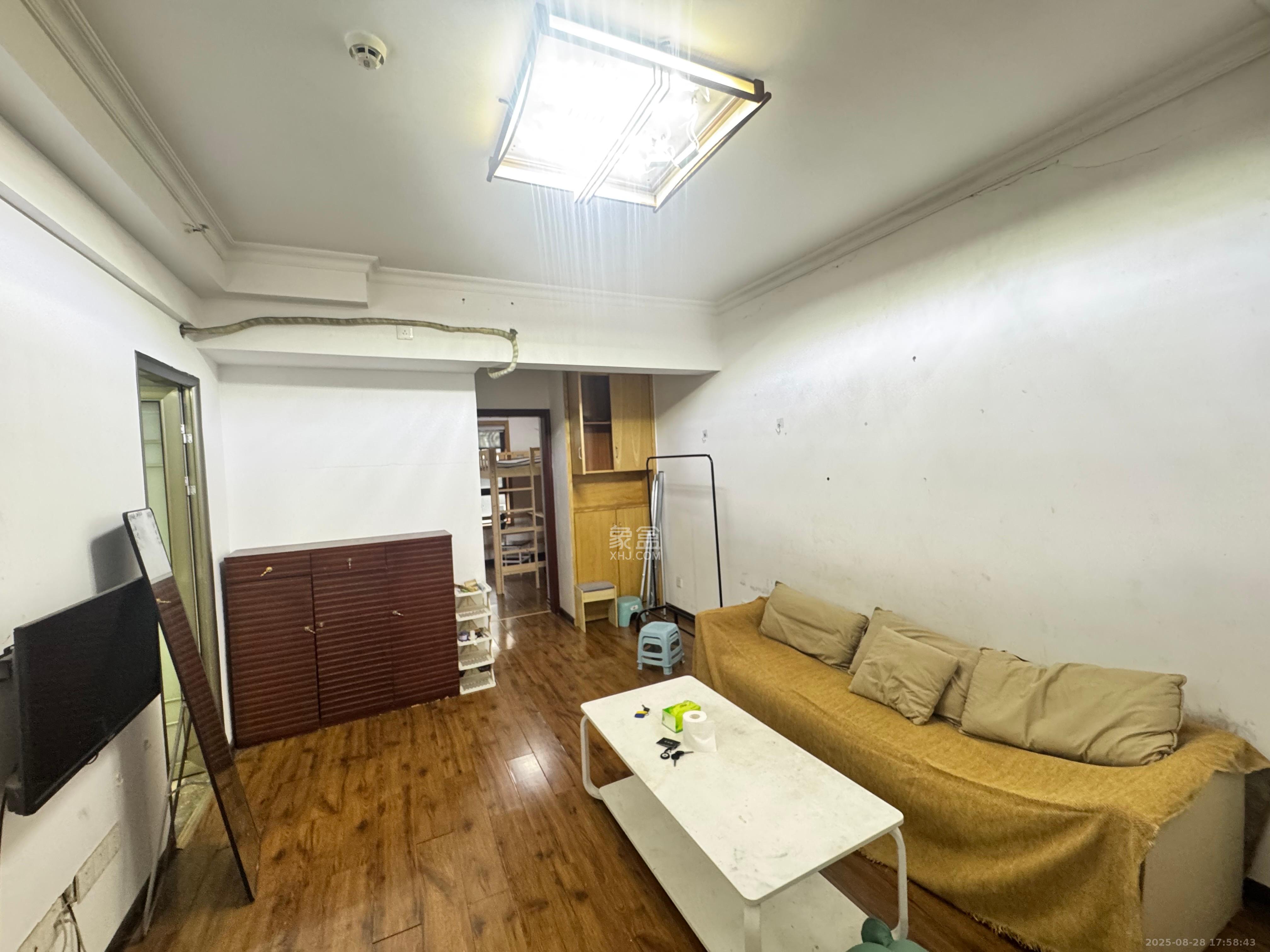 天鸿天府(天鸿中央大院) 2室1厅1卫 1600.0元/月 天鸿天府(天鸿中央大院) 2室1厅1卫 1600.0元/月室内图