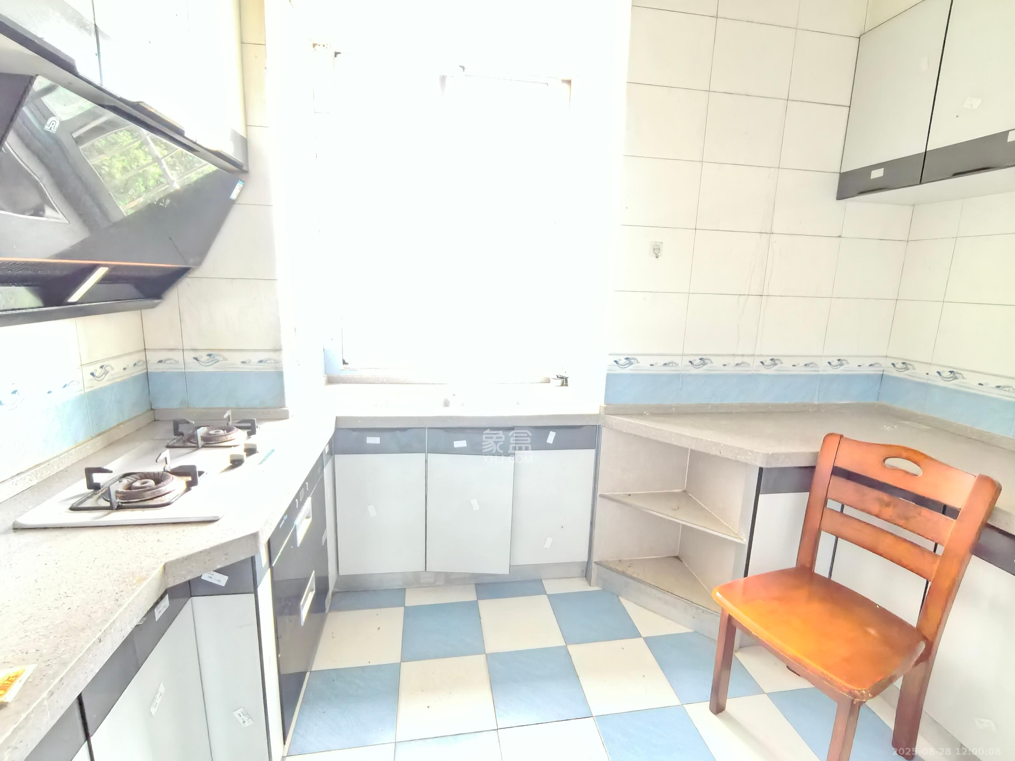 中建五局信和苑三区 3室2厅1卫 1700.0元/月 中建五局信和苑三区 3室2厅1卫 1700.0元/月室内图