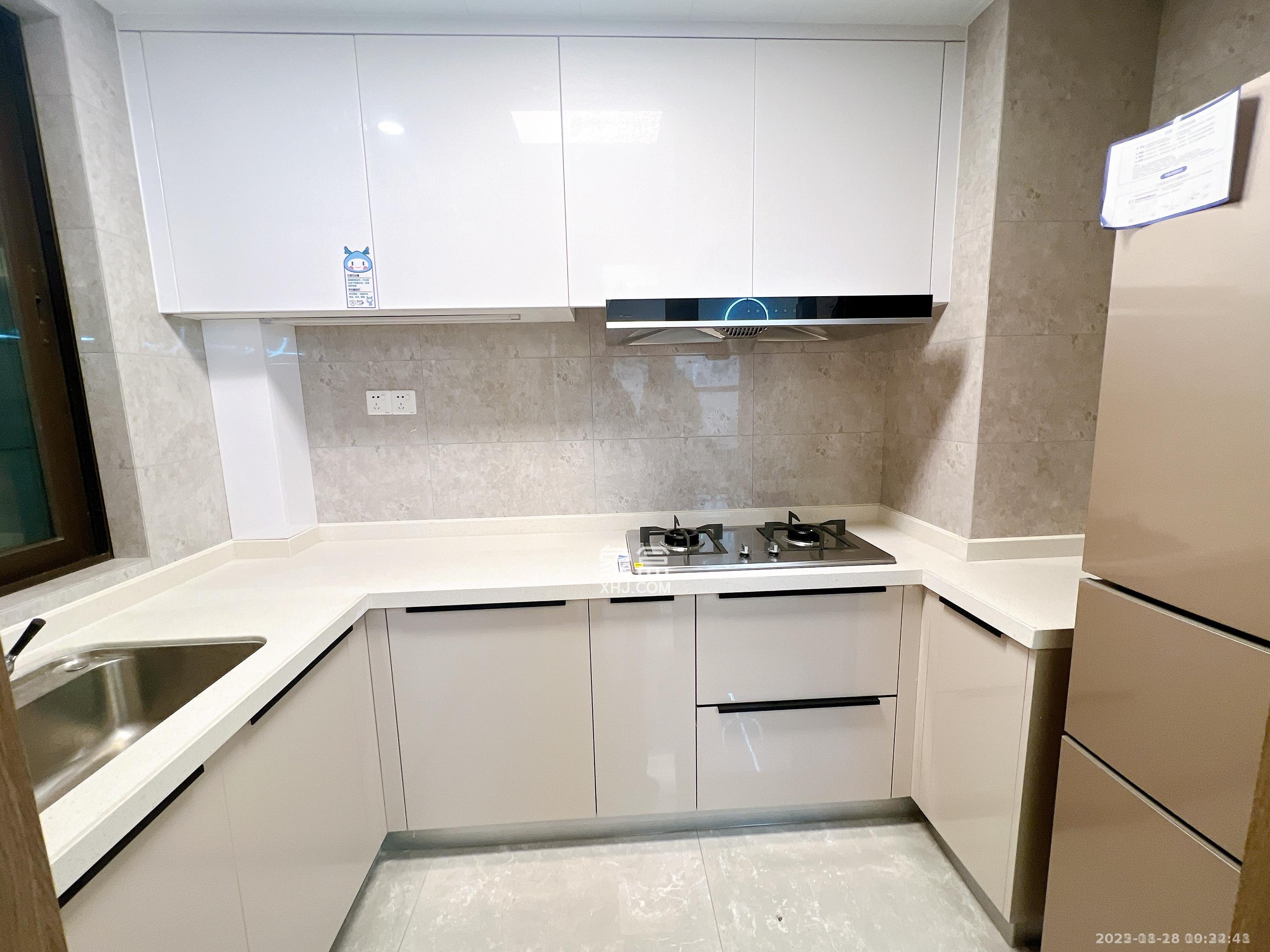 龙湖铂金中心（龙湖春江郦城）  3室2厅2卫    3900.0元/月室内图