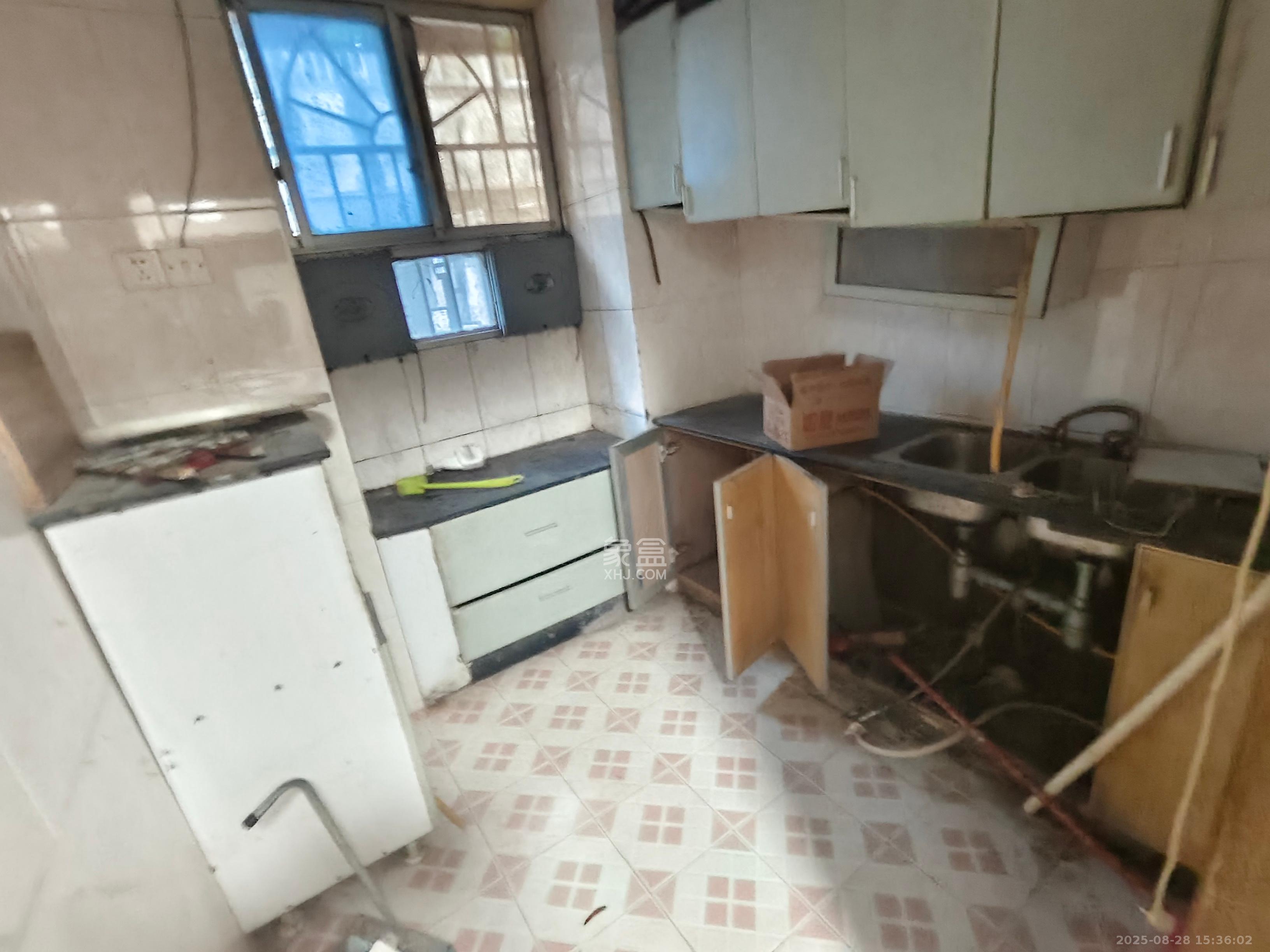 长监宿舍 1室2厅1卫 1900.0元/月 长监宿舍 1室2厅1卫 1900.0元/月室内图