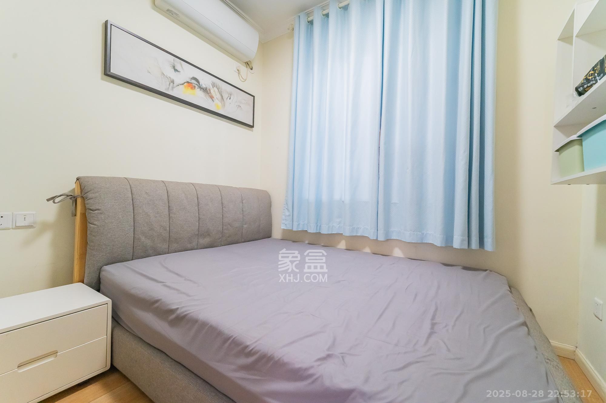 华润置地广场二期  3室2厅1卫   82.80万 华润置地广场二期  3室2厅1卫   82.80万卧室