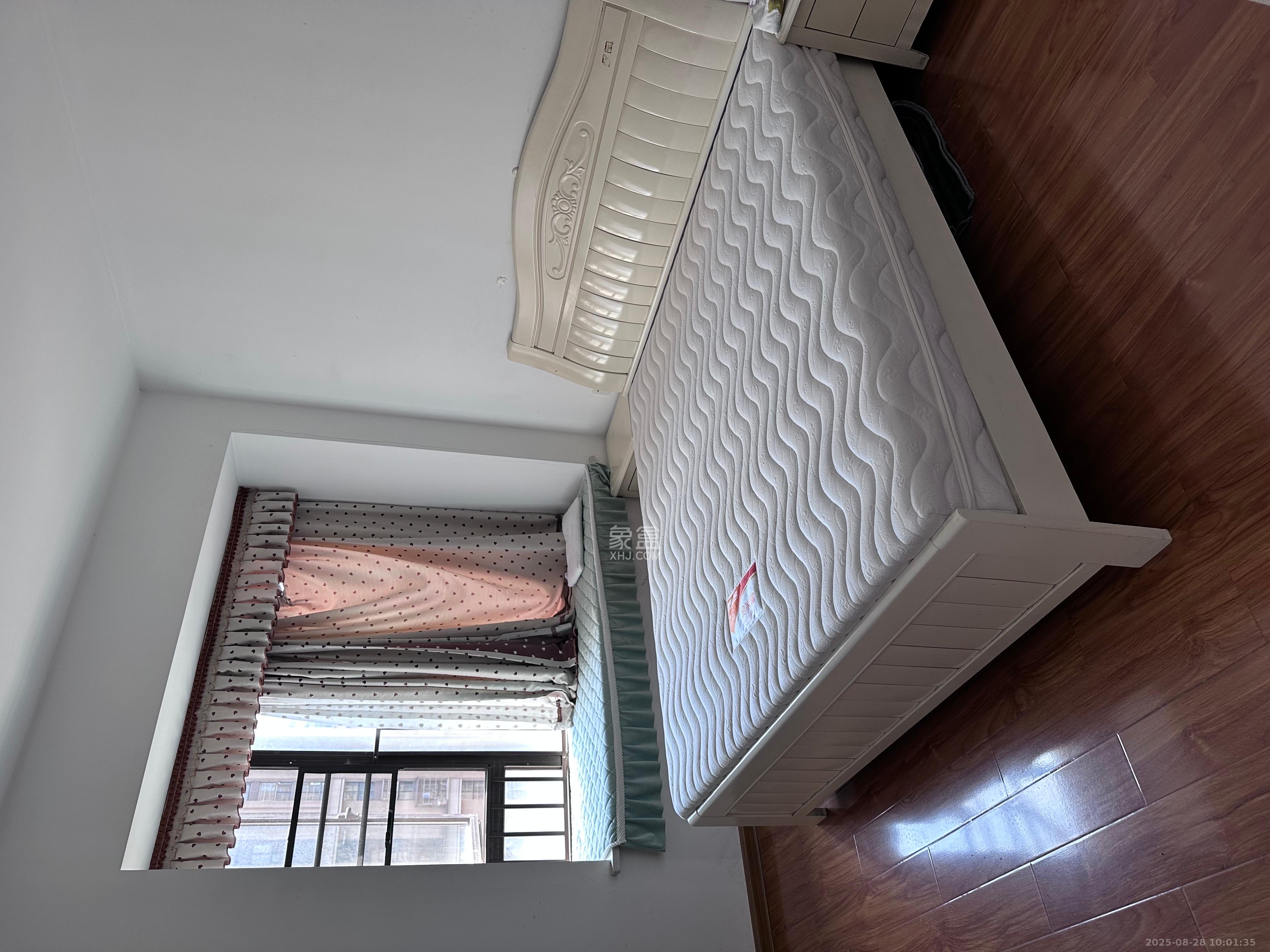 华润凤凰城三期  3室2厅2卫    2300.0元/月室内图