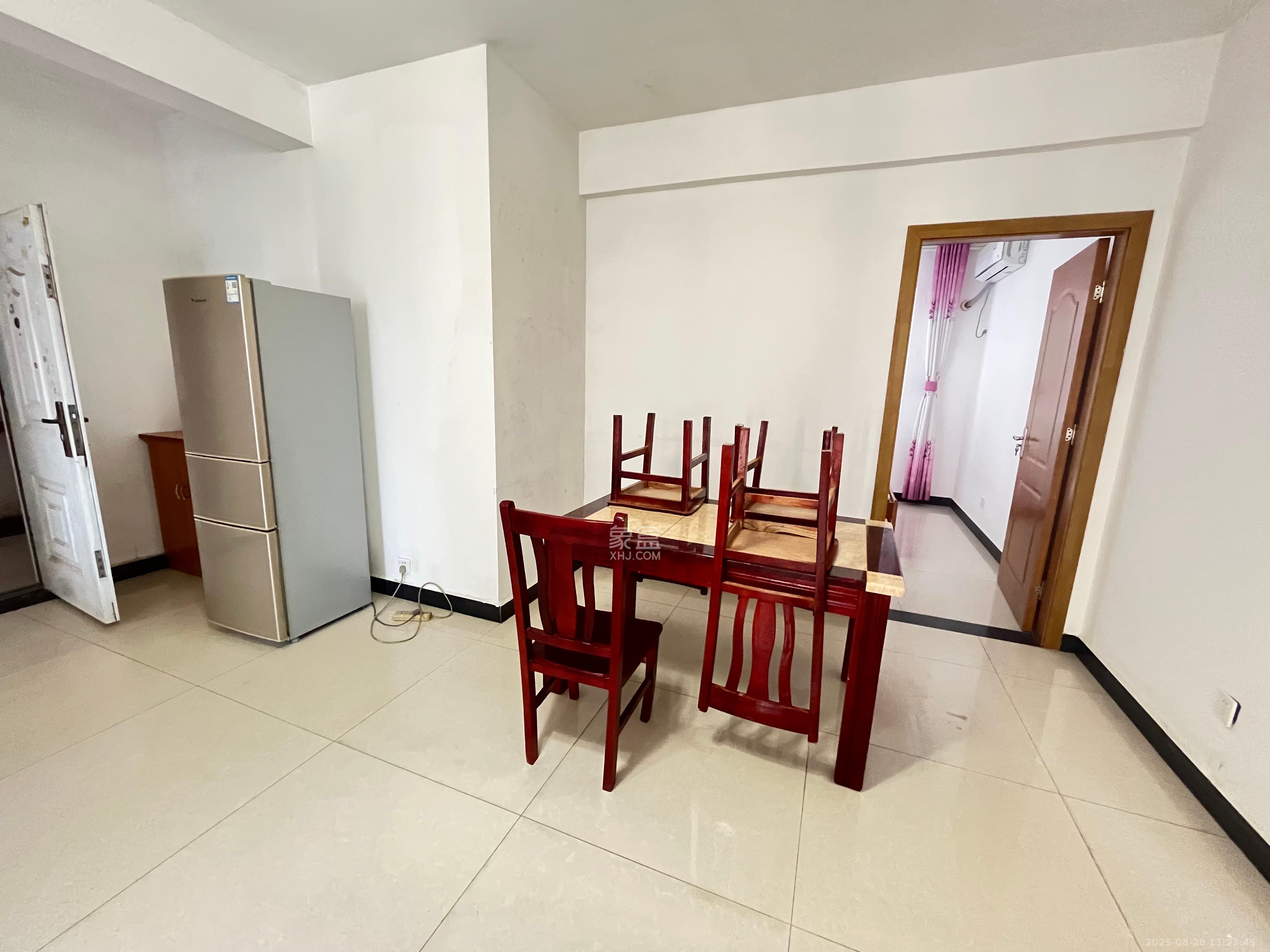 极目楚天  3室2厅2卫    2600.0元/月室内图