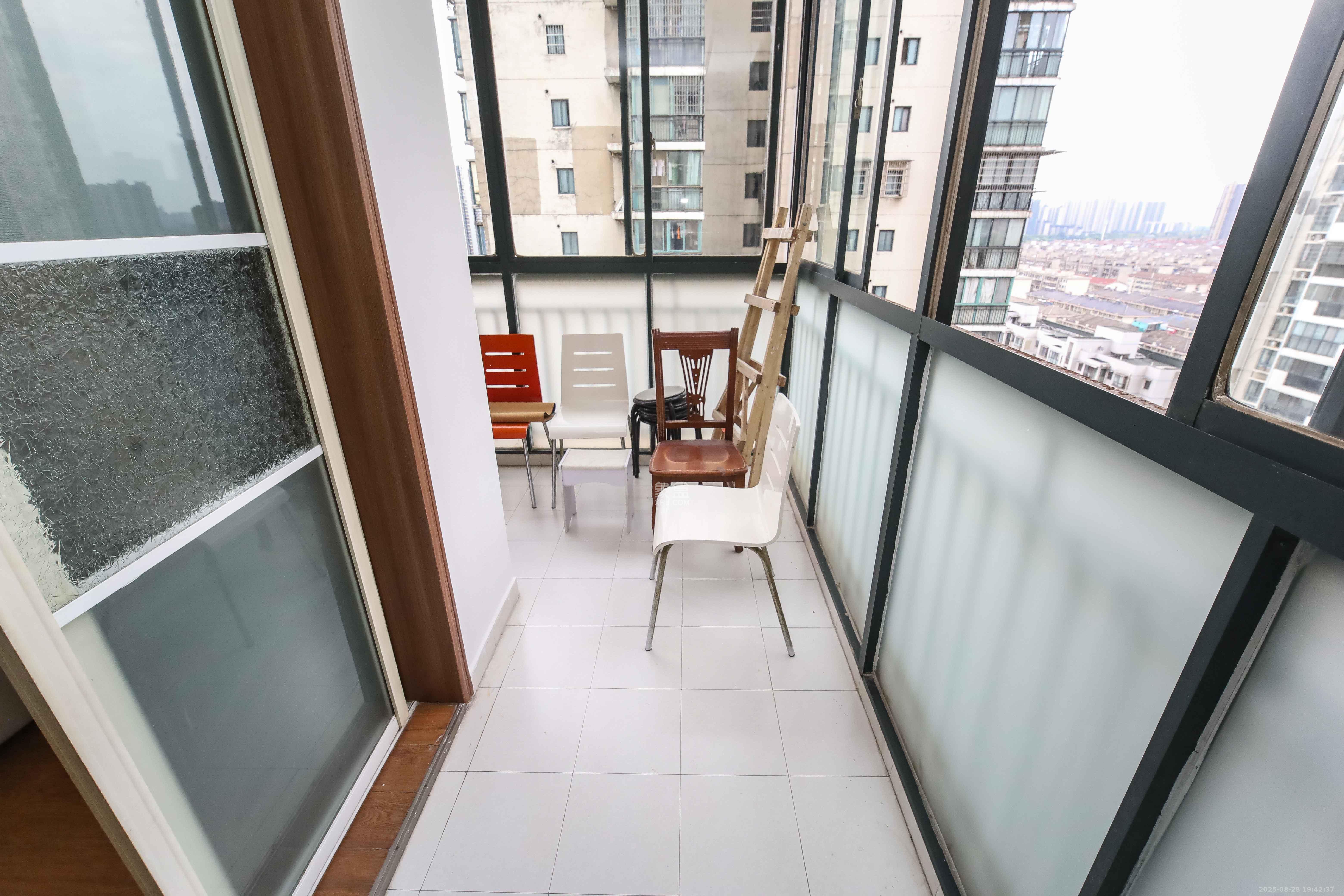 浏阳河畔家园  3室2厅1卫    136.0万 浏阳河畔家园  3室2厅1卫    136.0万阳台