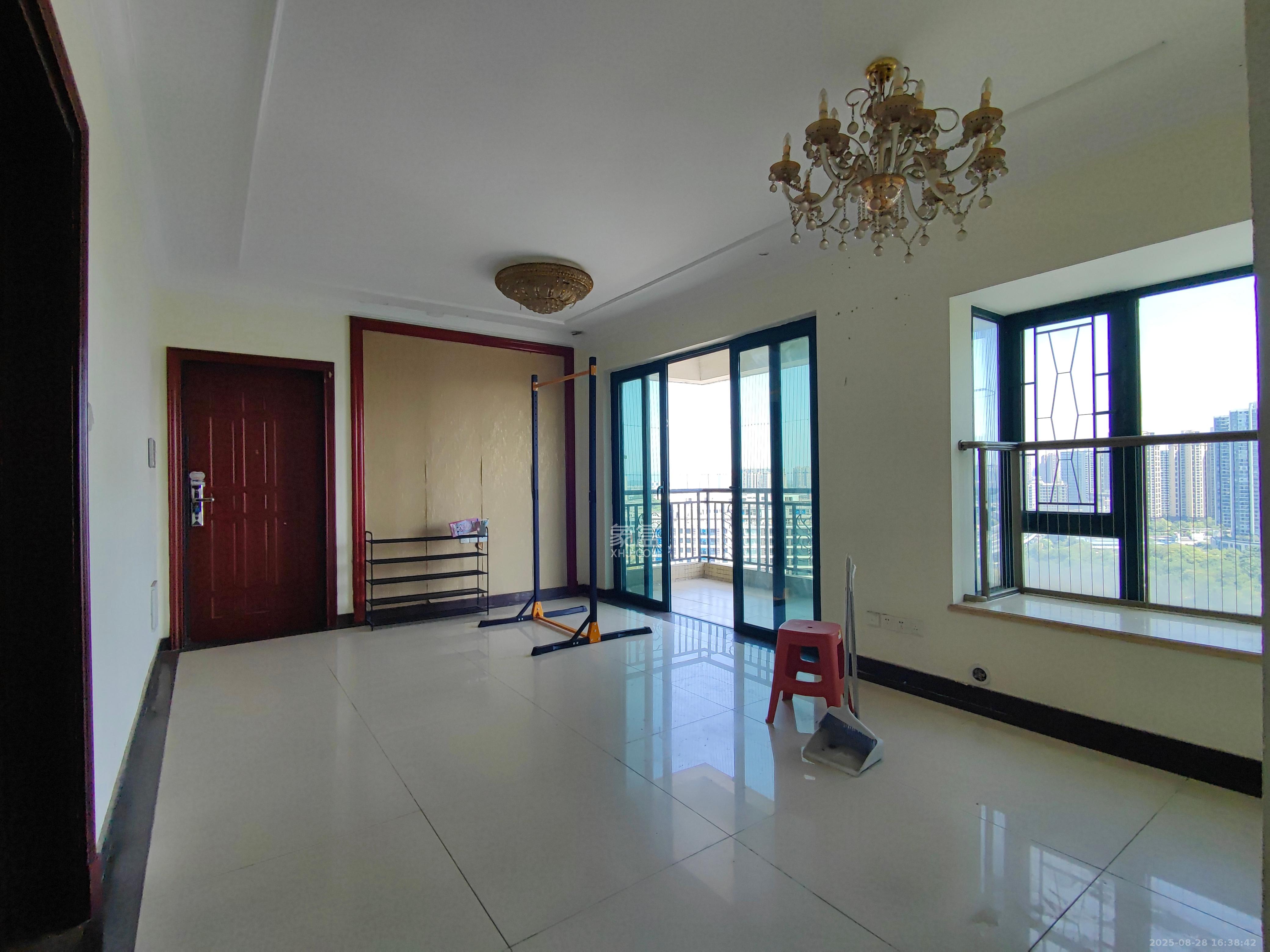 恒大雅苑  3室2厅2卫    2200.0元/月室内图