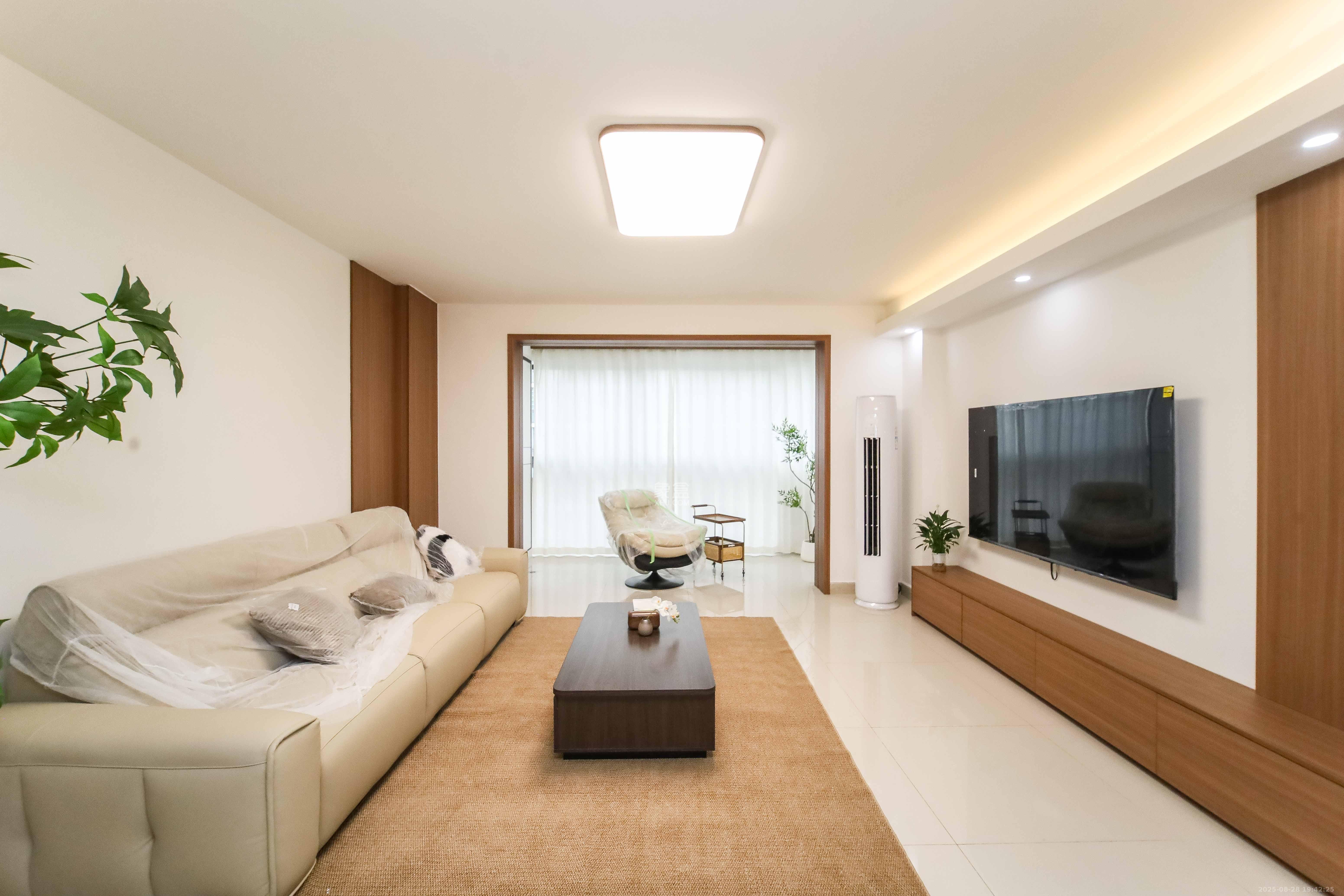 浏阳河畔家园  3室2厅1卫    136.0万 浏阳河畔家园  3室2厅1卫    136.0万客厅