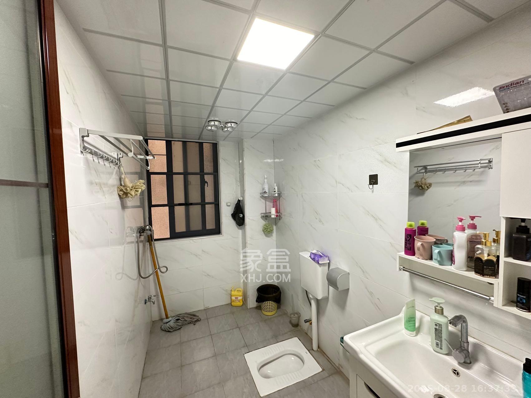 西湖鸿运佳苑  3室2厅2卫   2100.00元/月室内图