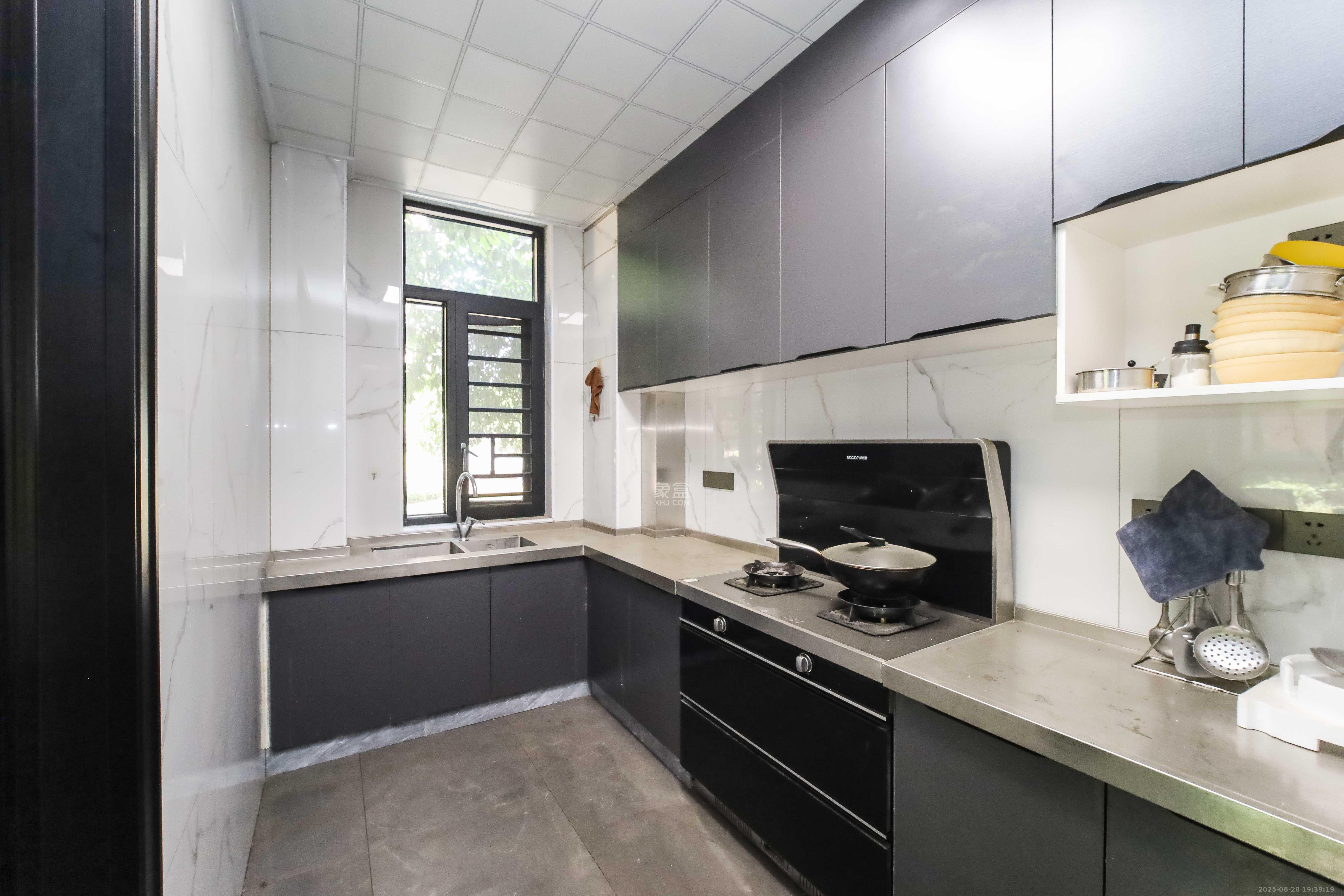 锦湘国际星城四期(金丽苑)  4室2厅3卫    480.0万 锦湘国际星城四期(金丽苑)  4室2厅3卫    480.0万厨房