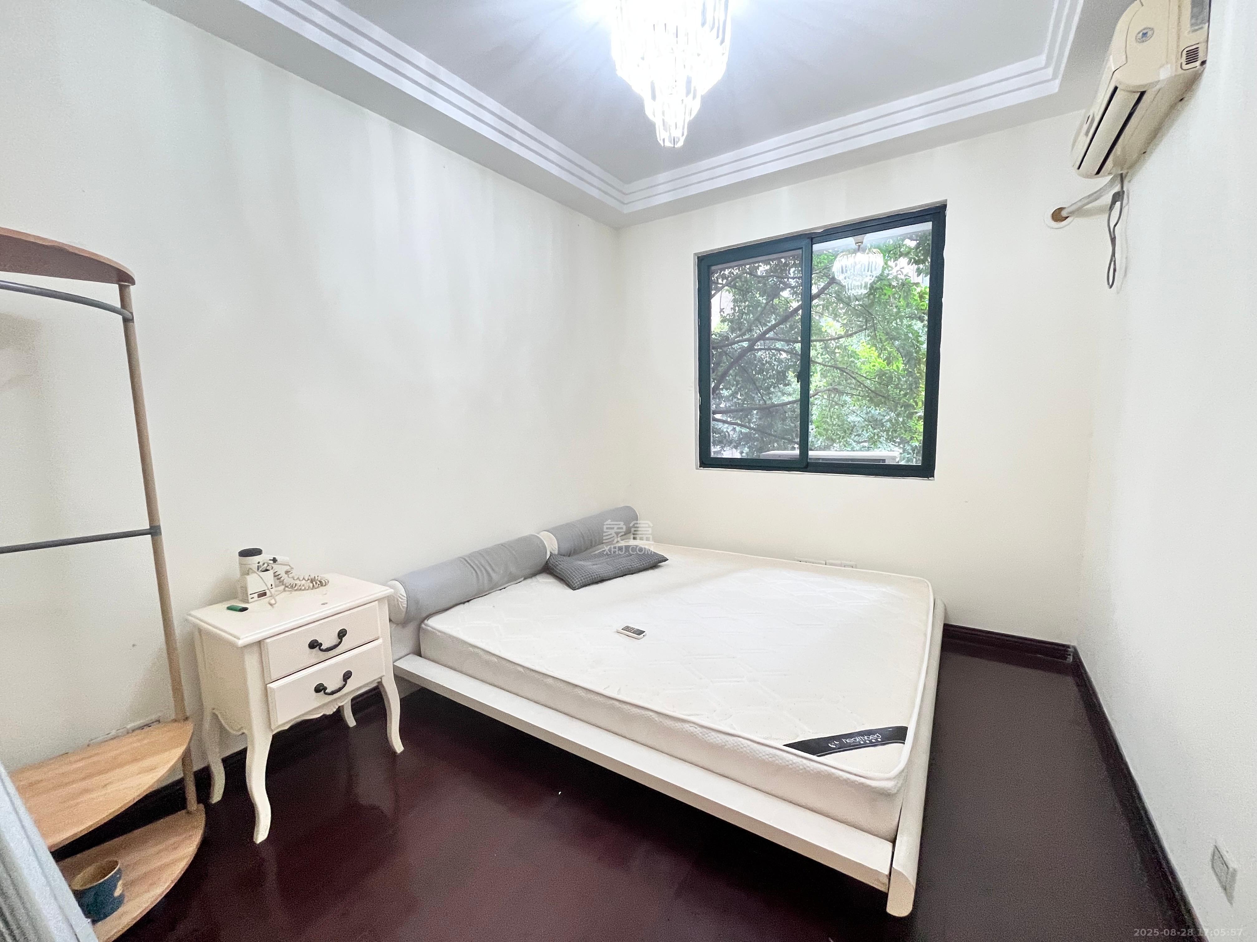 星城世家  3室2厅2卫    3500.0元/月室内图