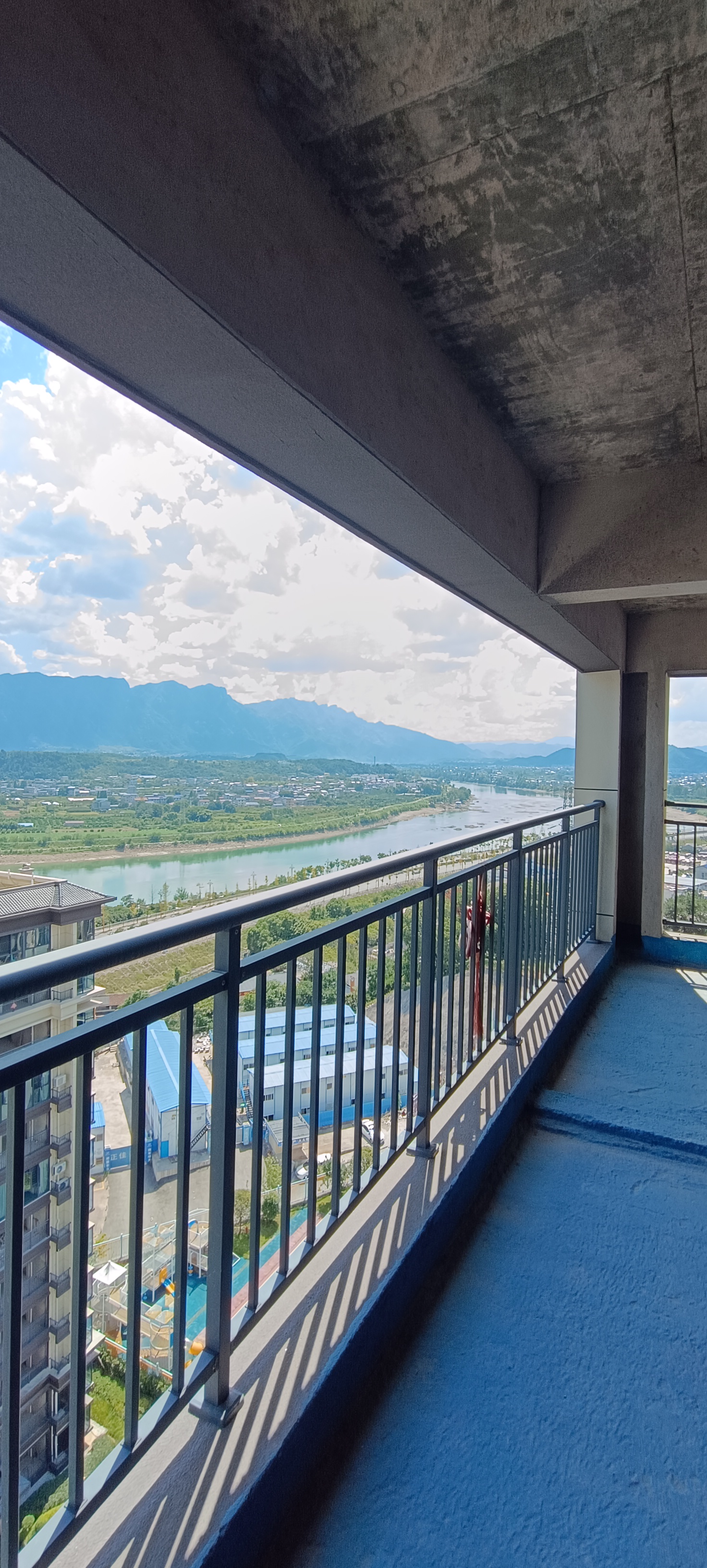 高盛澧水湾  3室2厅2卫   73.80万客厅